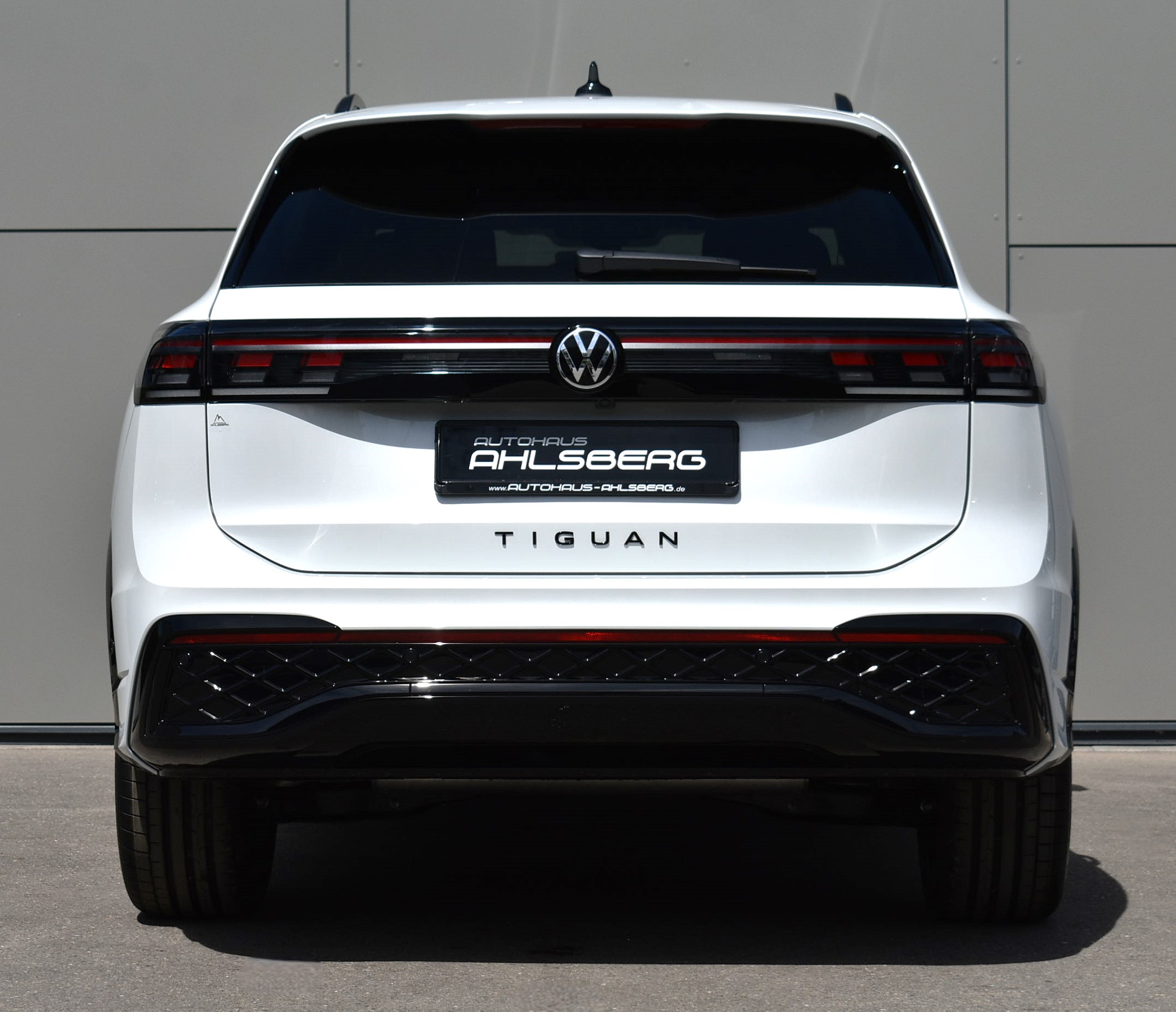 Thumbnail 7 - Volkswagen Tiguan R-LINE /STHZ HUD/PANO/20 ZOLL/H&K/BLACK/IQ