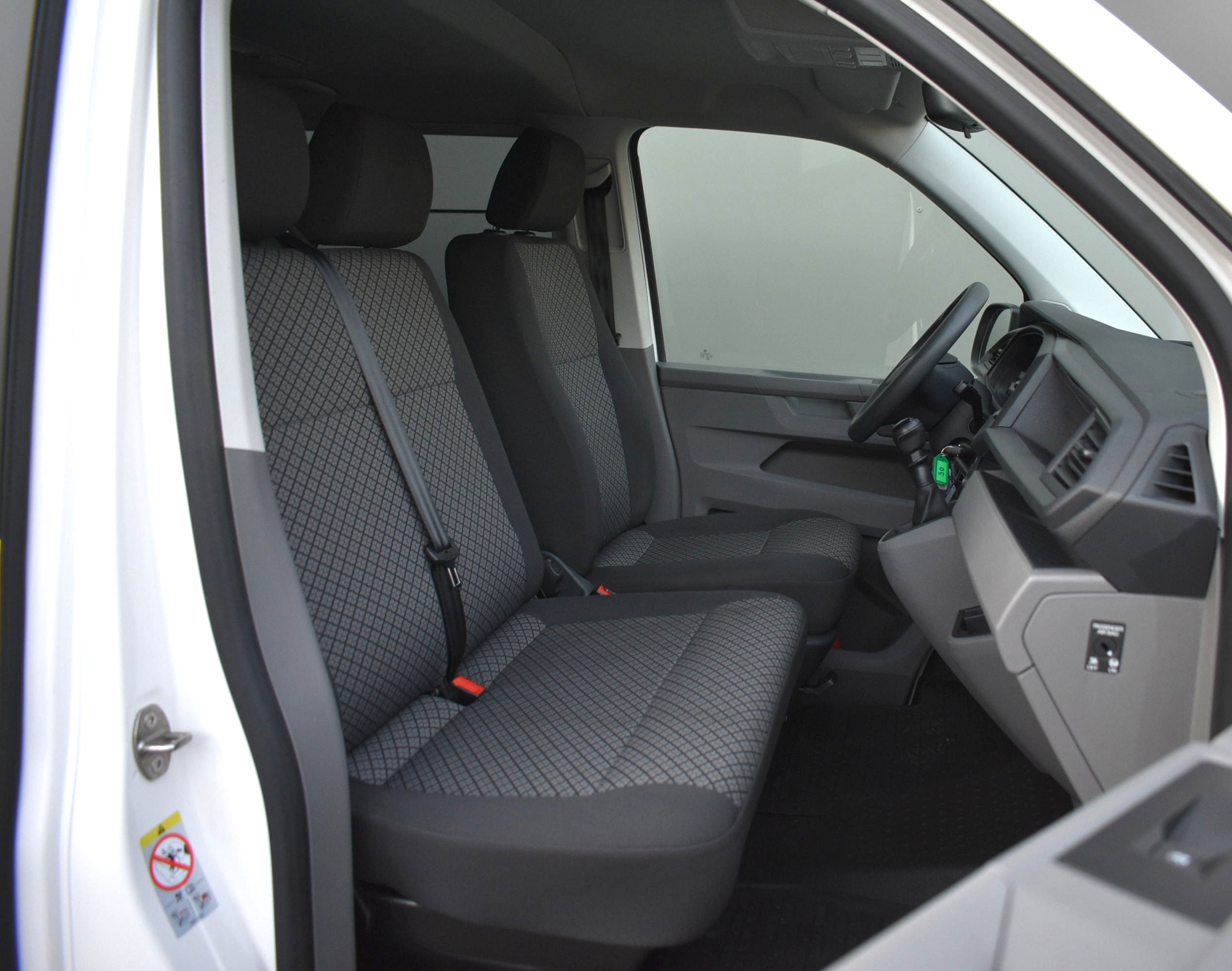 Thumbnail 16 - Volkswagen T6.1 CARAV.EDITION/ 9-SITZ/1.HAND/PDC/BT/AHK/DAB