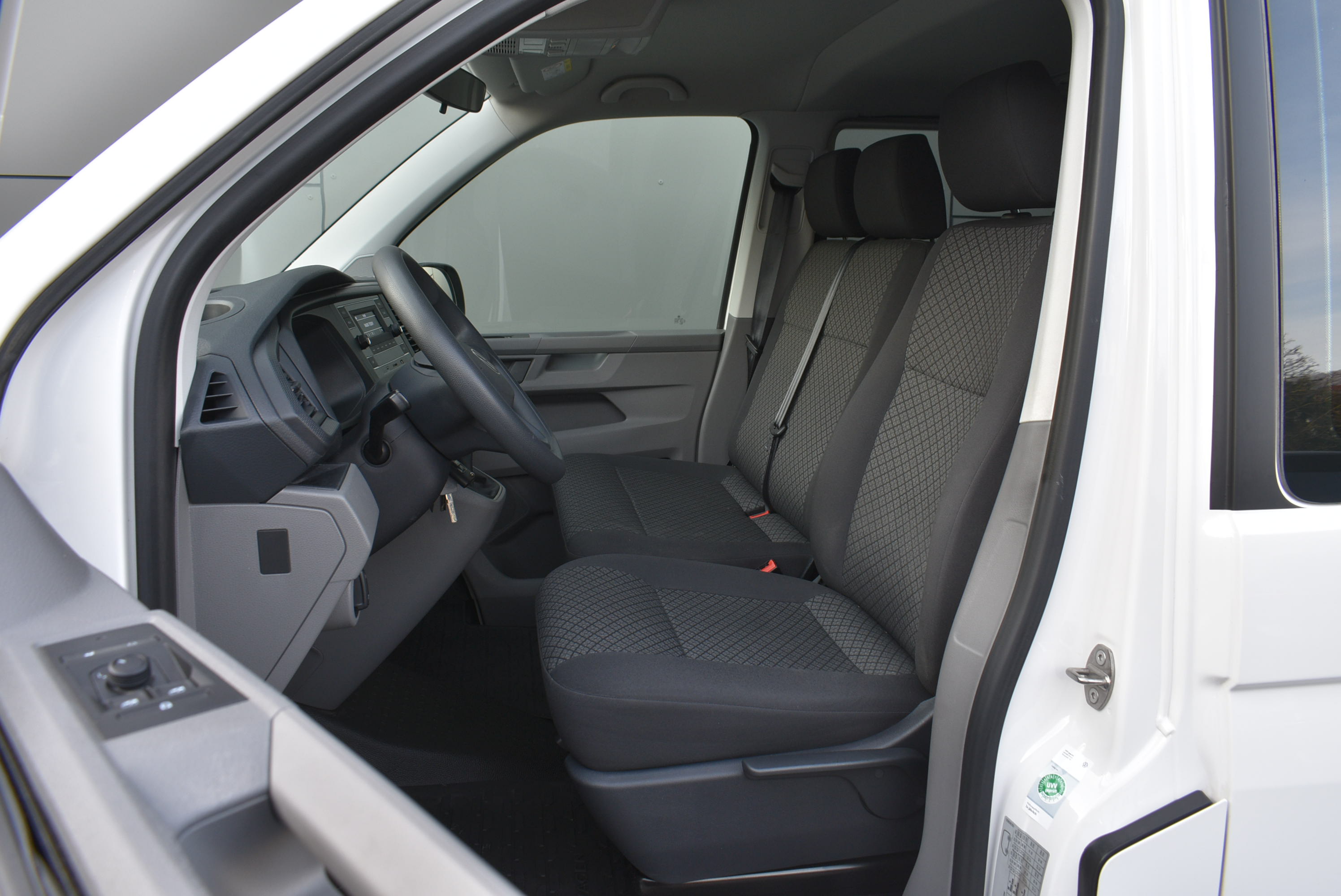 Thumbnail 11 - Volkswagen T6.1 CARAV.EDITION/ 9-SITZ/1.HAND/PDC/BT/AHK/DAB
