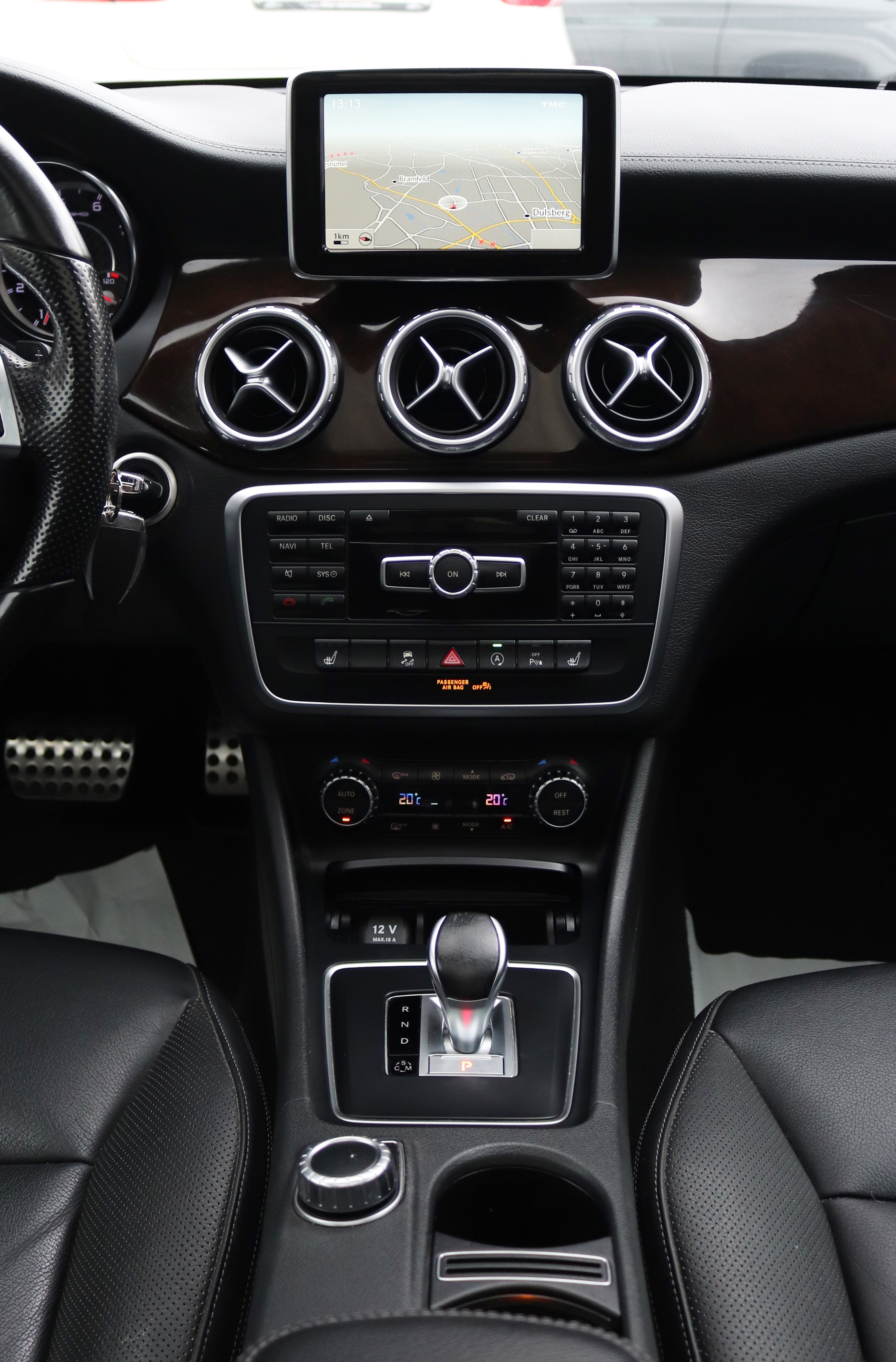 Daumennagel 17 - Mercedes-Benz GLA 45 AMG 4MATIC Panoram Kamera H&K Memory