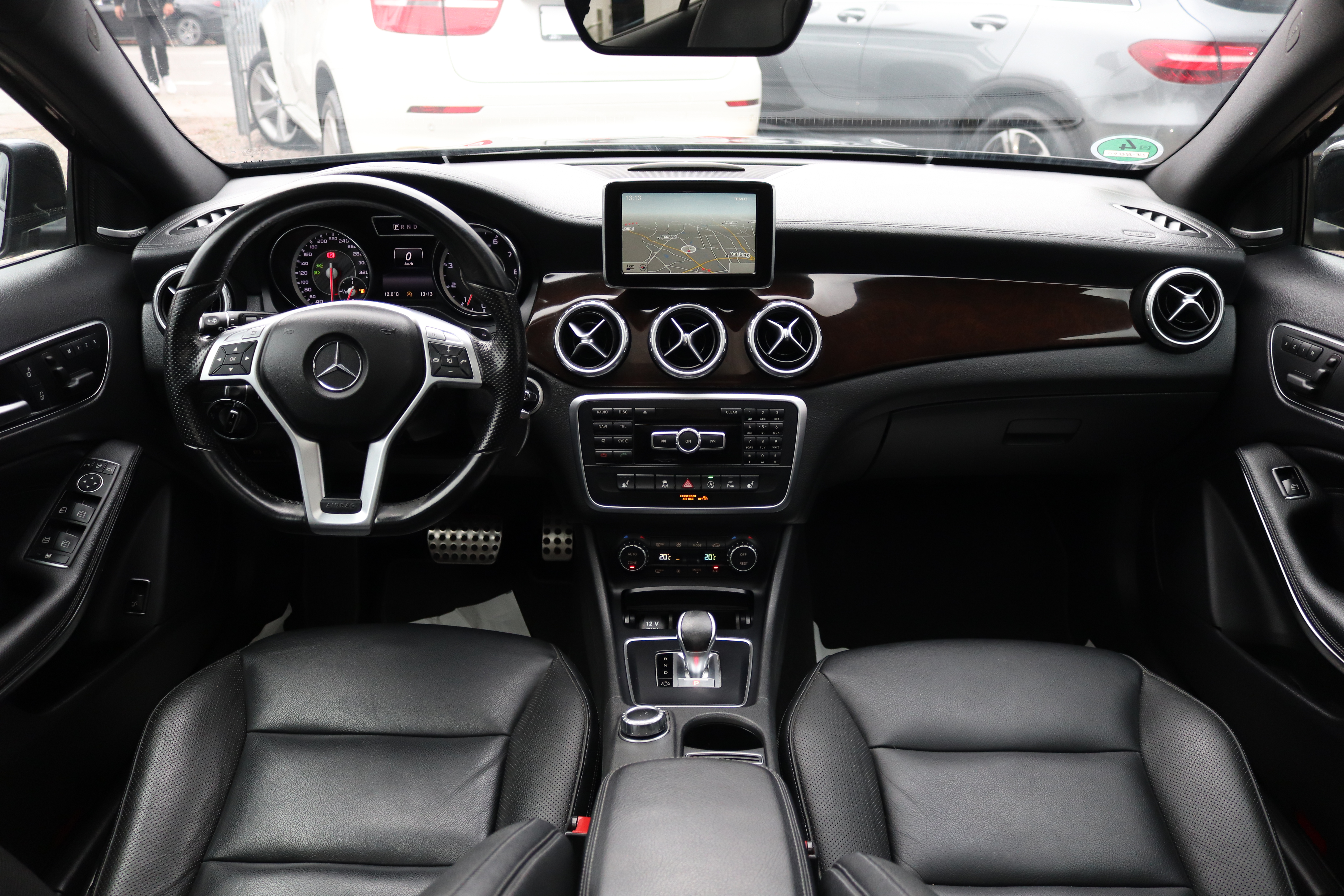 Daumennagel 7 - Mercedes-Benz GLA 45 AMG 4MATIC Panoram Kamera H&K Memory
