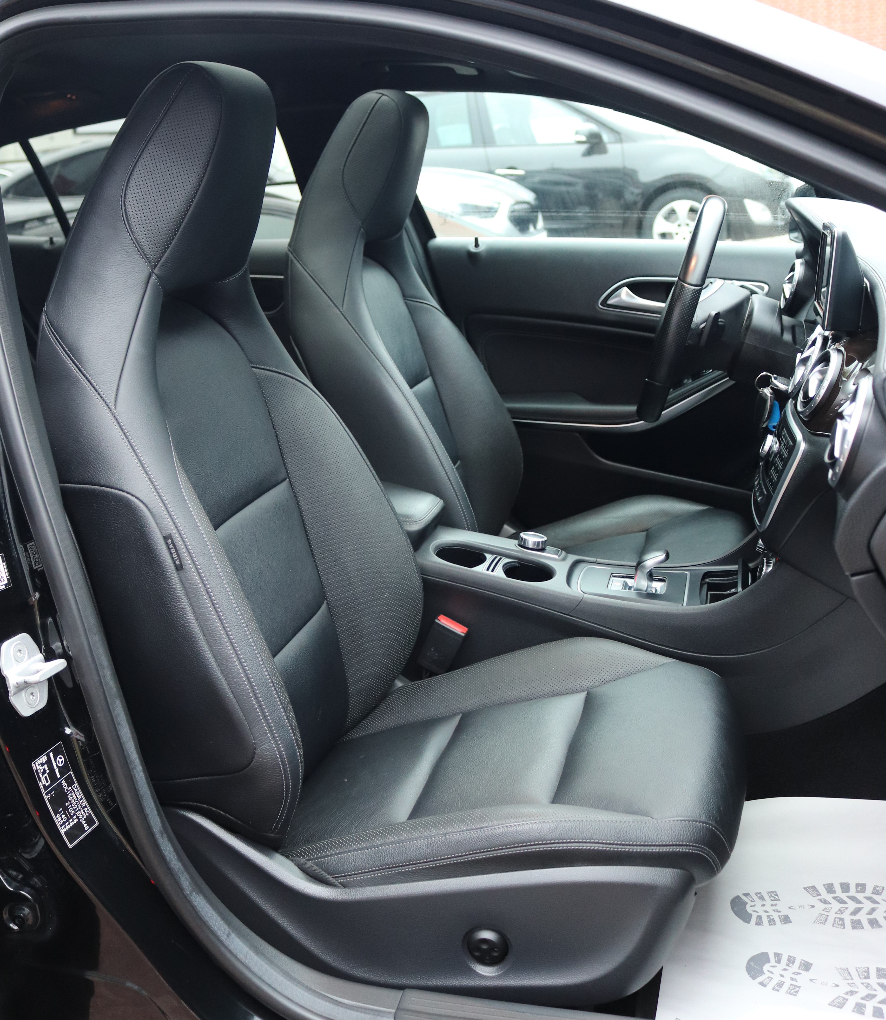 Daumennagel 10 - Mercedes-Benz GLA 45 AMG 4MATIC Panoram Kamera H&K Memory