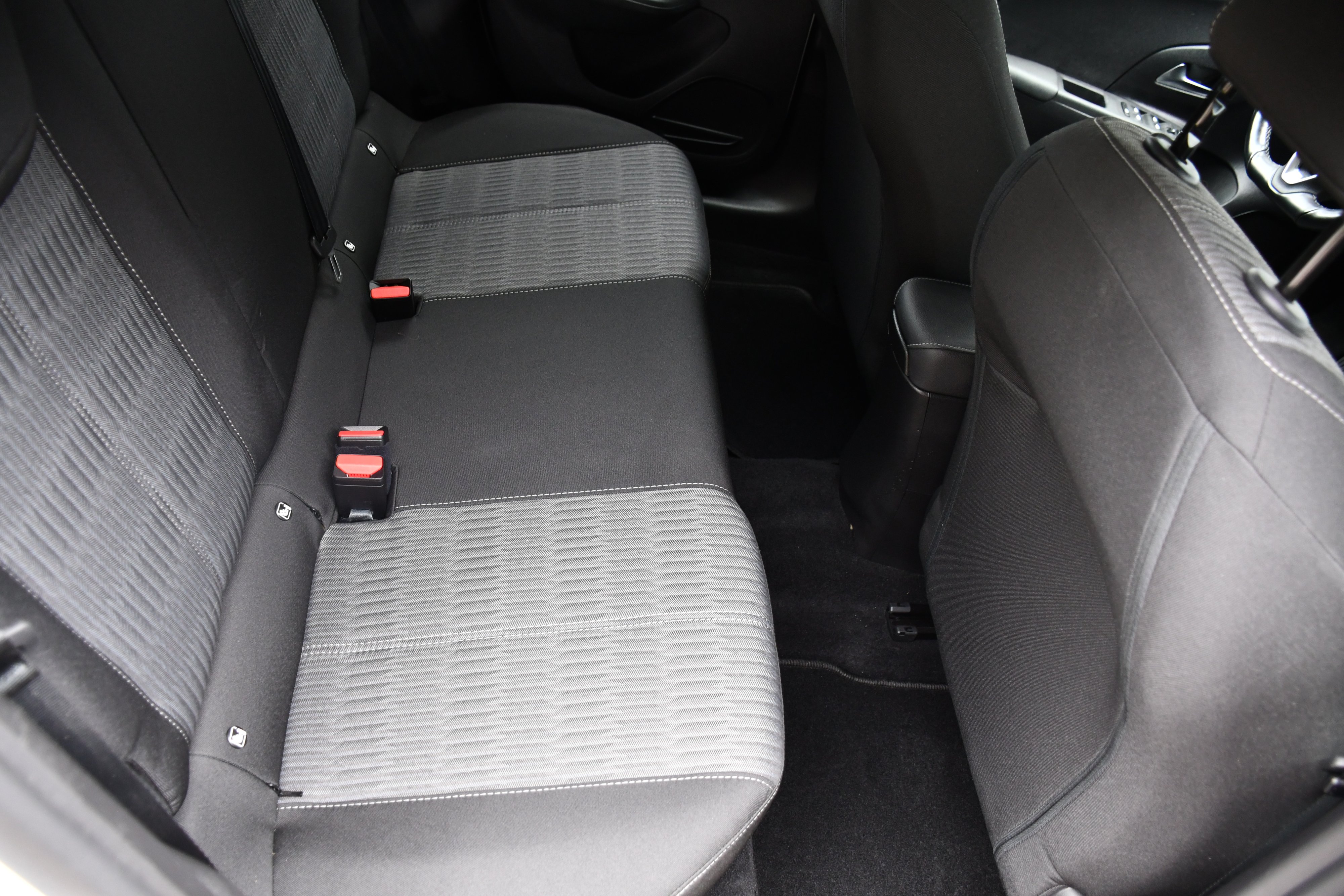Daumennagel 15 - Opel Corsa F Edition 1.Hand Navi CarPlay