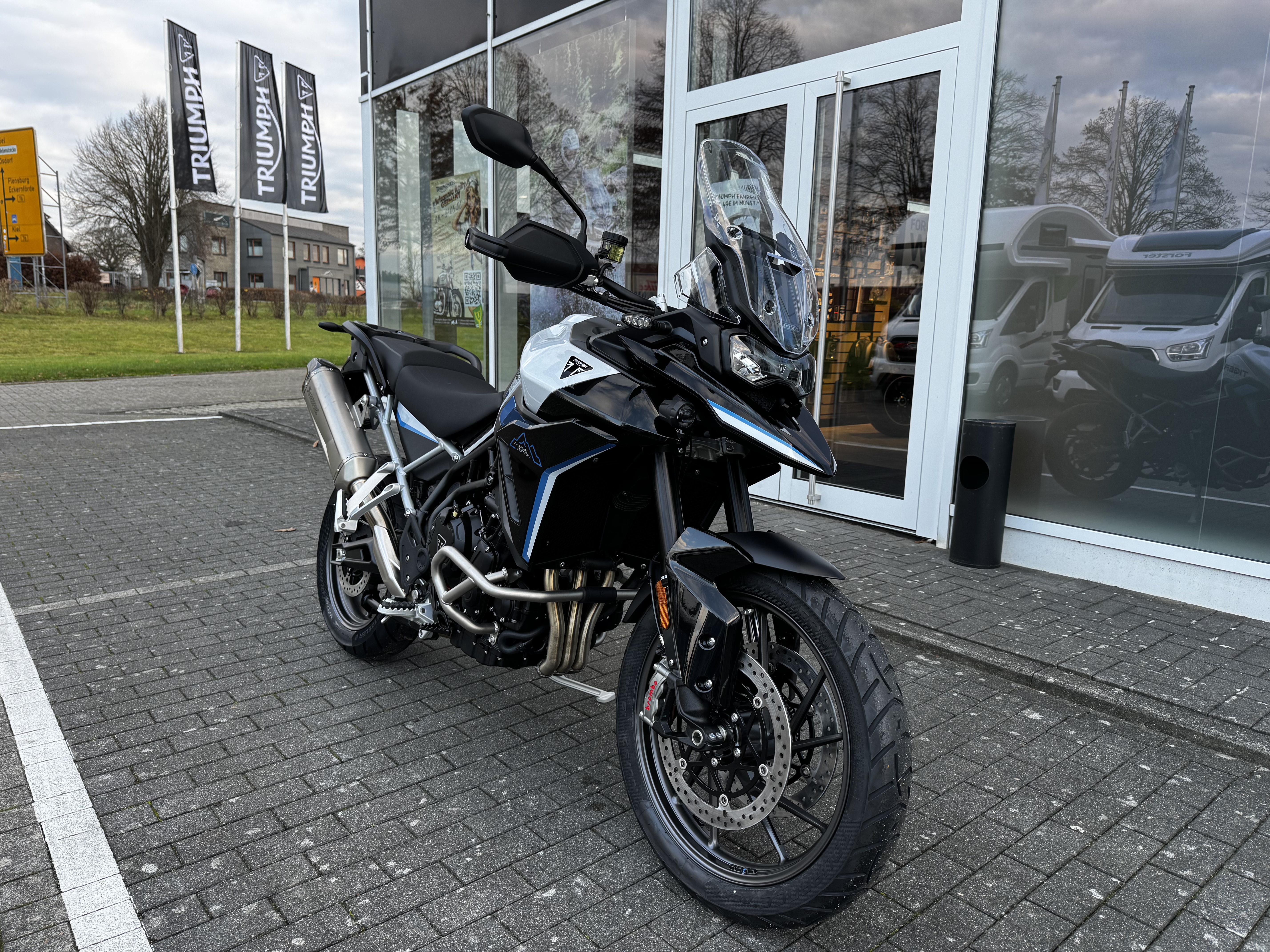 Daumennagel 2 - Triumph Tiger 900 Alpine Edition Akrapovic-Lager