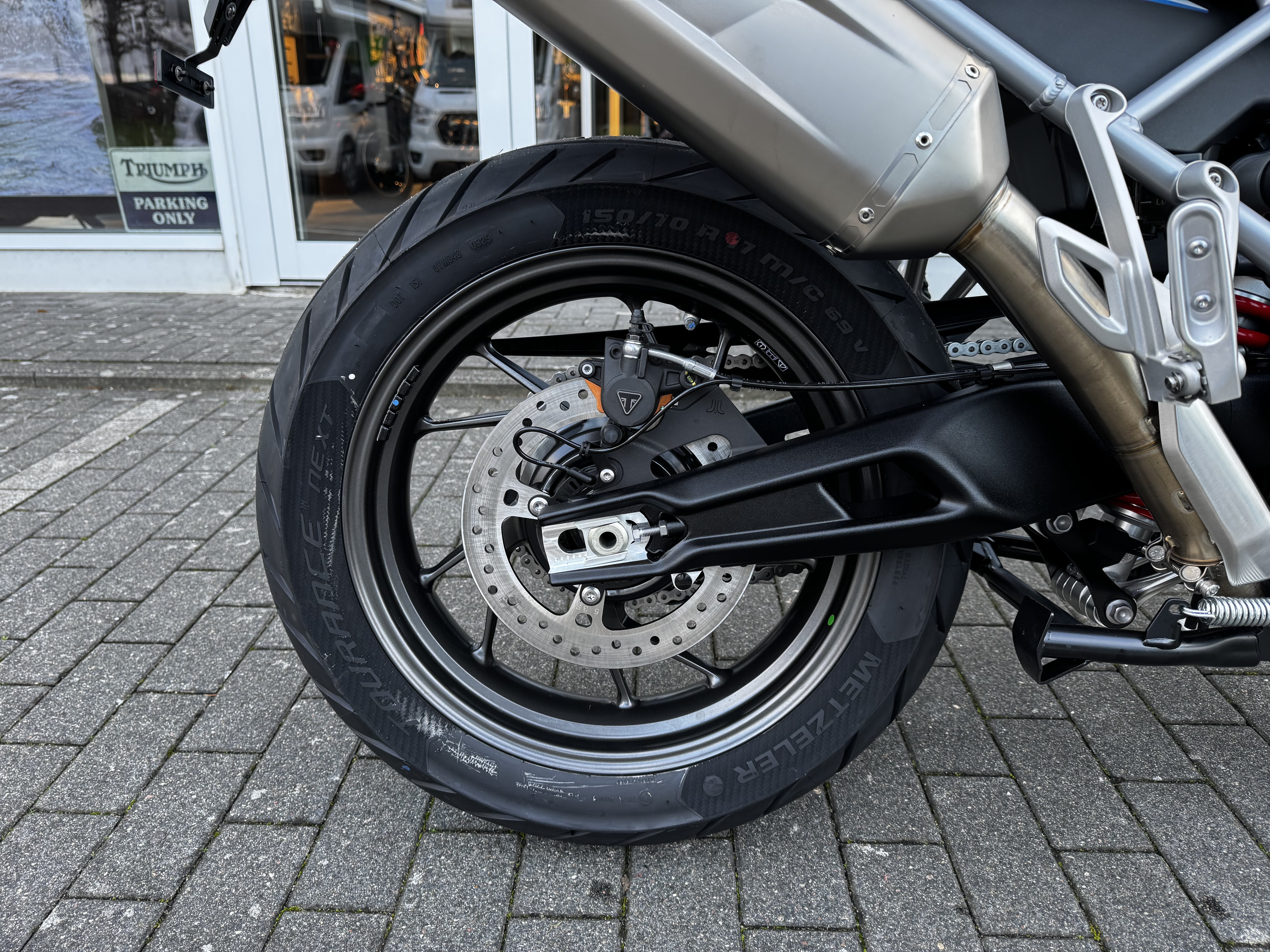 Daumennagel 12 - Triumph Tiger 900 Alpine Edition Akrapovic-Lager