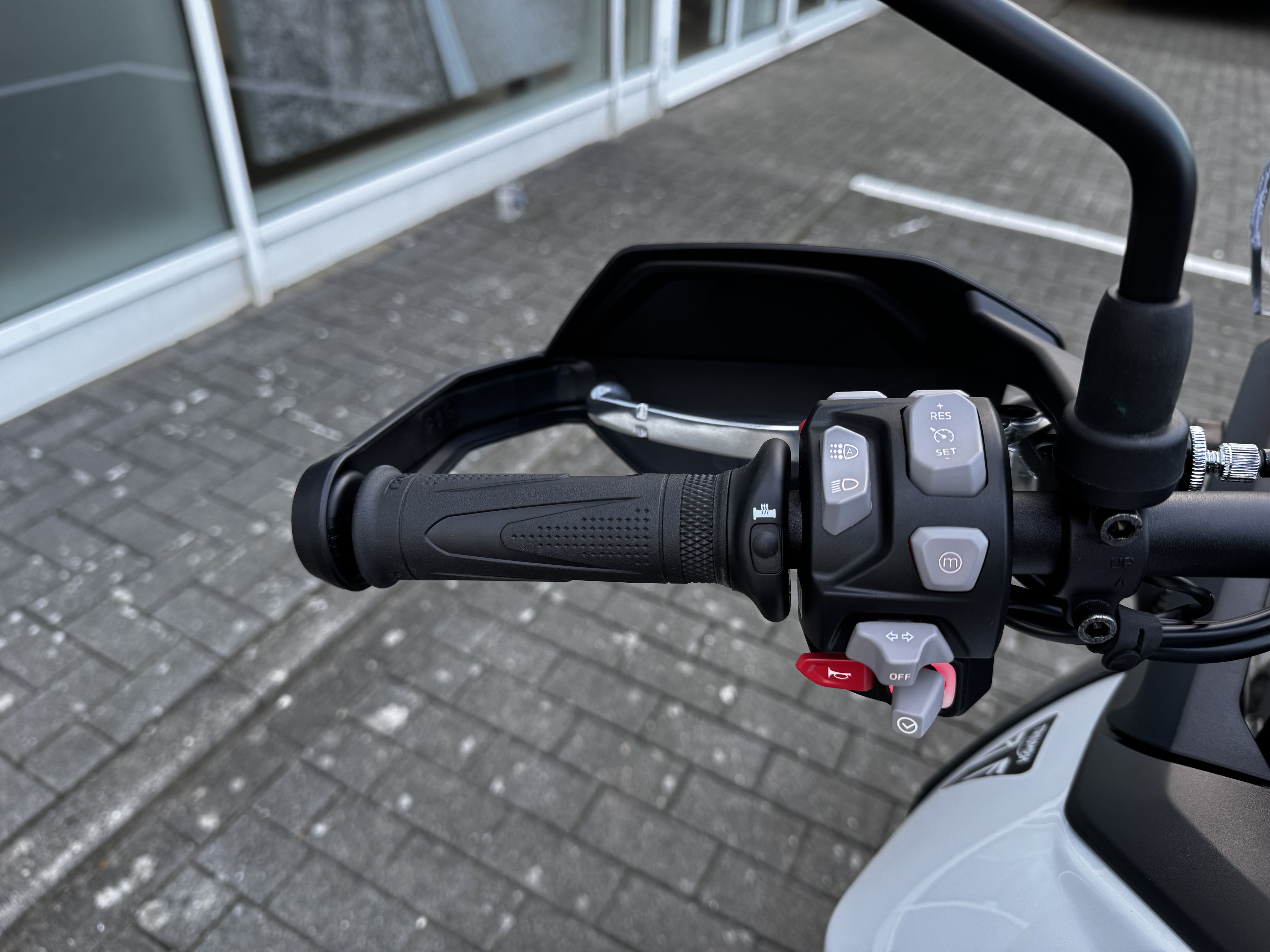 Daumennagel 18 - Triumph Tiger 900 Alpine Edition Akrapovic-Lager