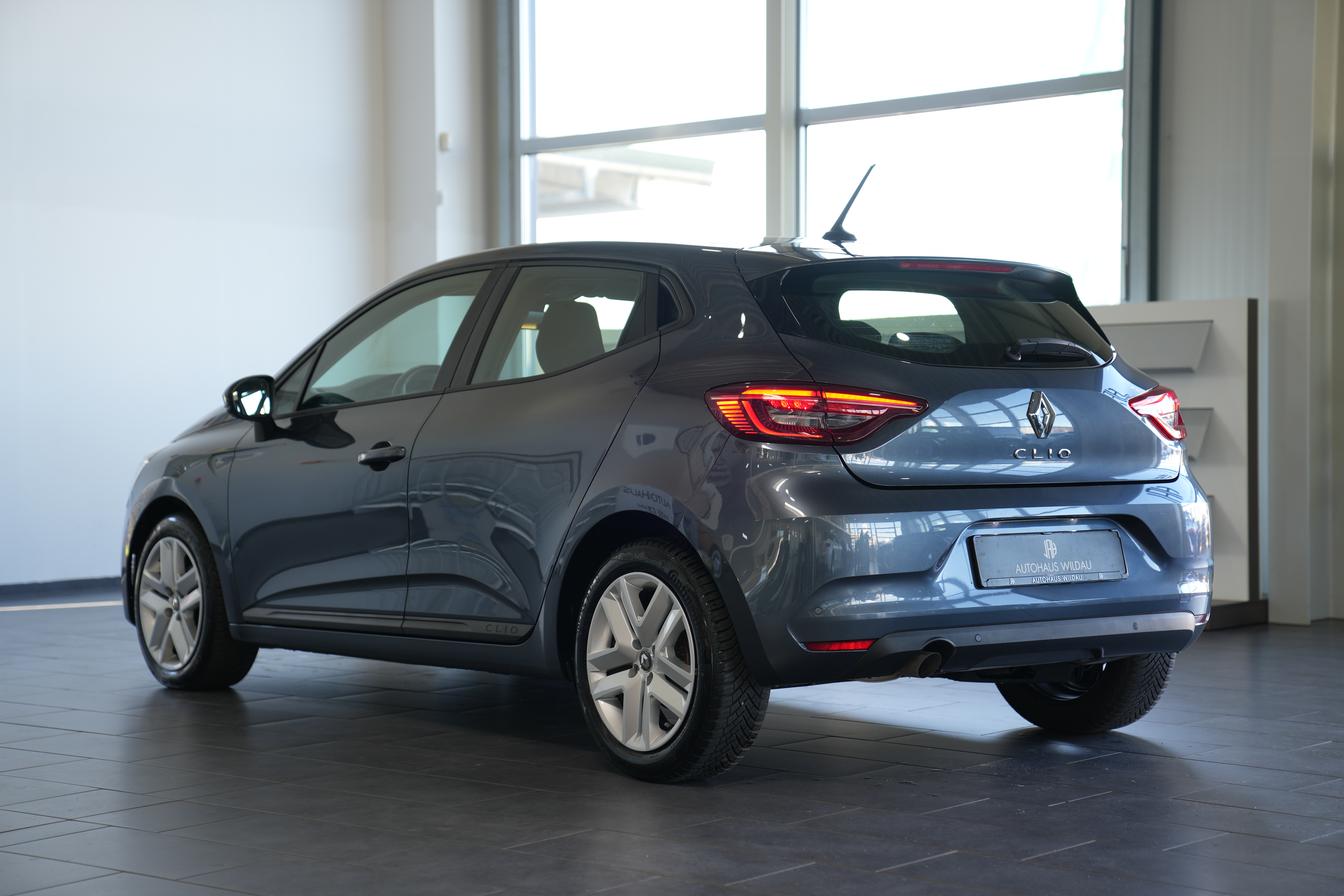 Daumennagel 10 - Renault Clio V Business Edition LED NAV TEMP