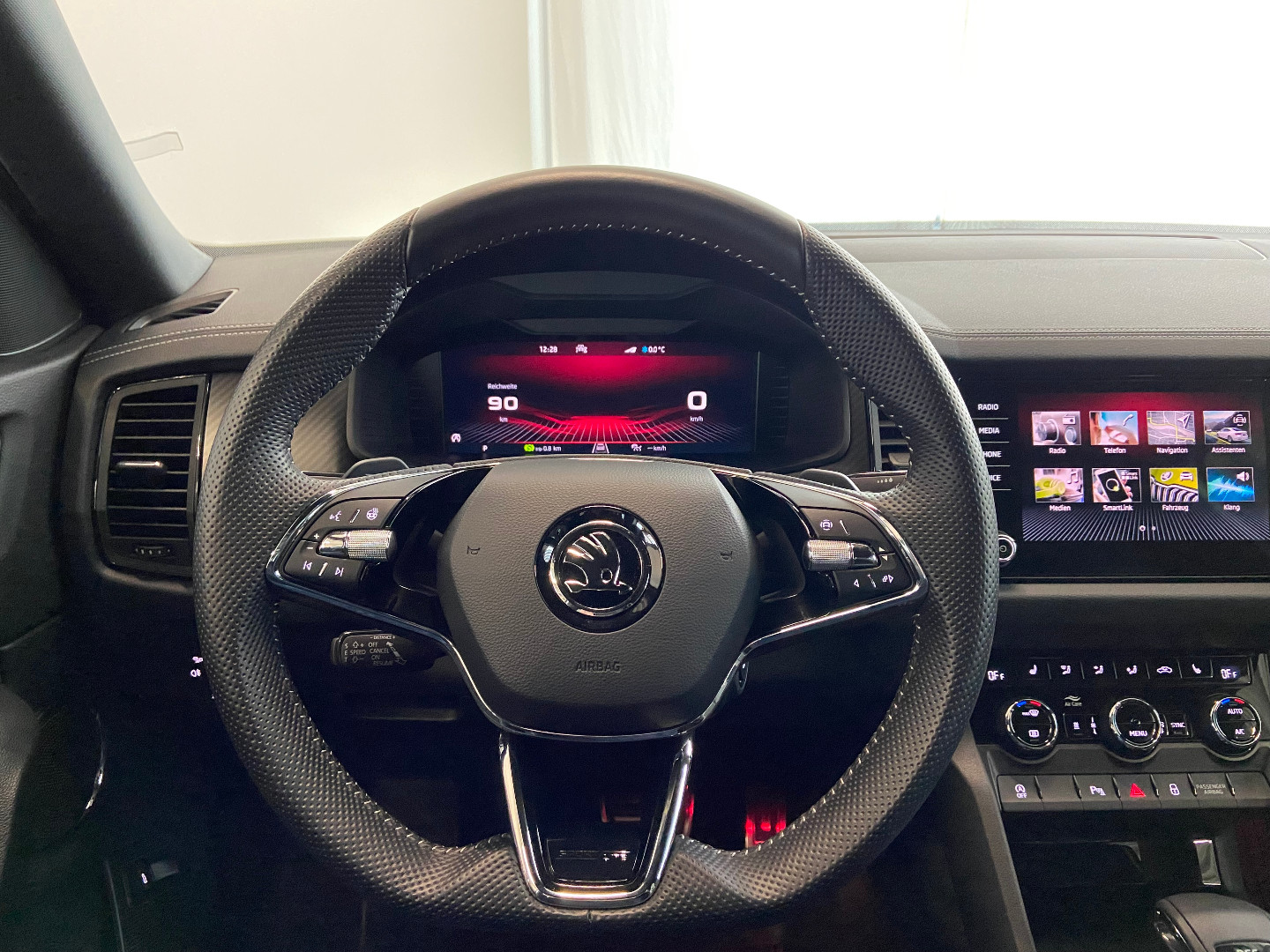 Daumennagel 11 - Skoda Kodiaq Sportline 4x4 TDI AHK StHz 7 SITZE CANTON