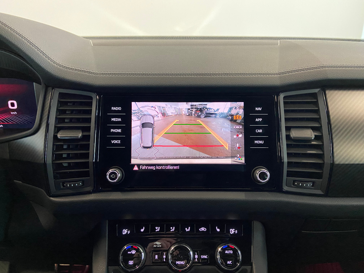 Daumennagel 16 - Skoda Kodiaq Sportline 4x4 TDI AHK StHz 7 SITZE CANTON