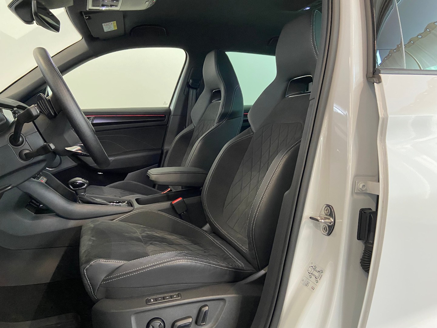 Daumennagel 17 - Skoda Kodiaq Sportline 4x4 TDI AHK StHz 7 SITZE CANTON