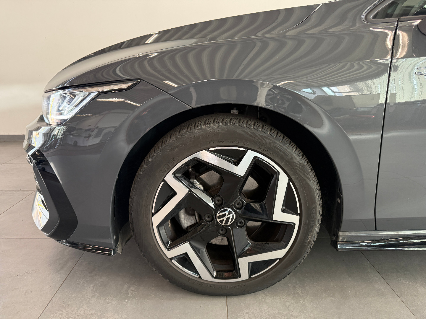 Daumennagel 9 - Volkswagen Golf VIII 1.5 eTSI R-Line ACC KAMERA