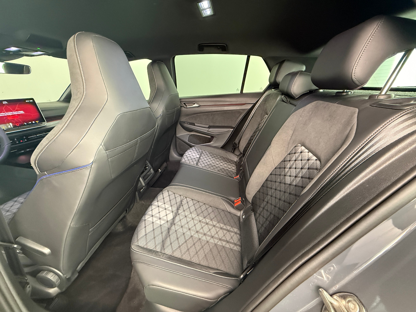 Daumennagel 11 - Volkswagen Golf VIII 1.5 eTSI R-Line ACC KAMERA