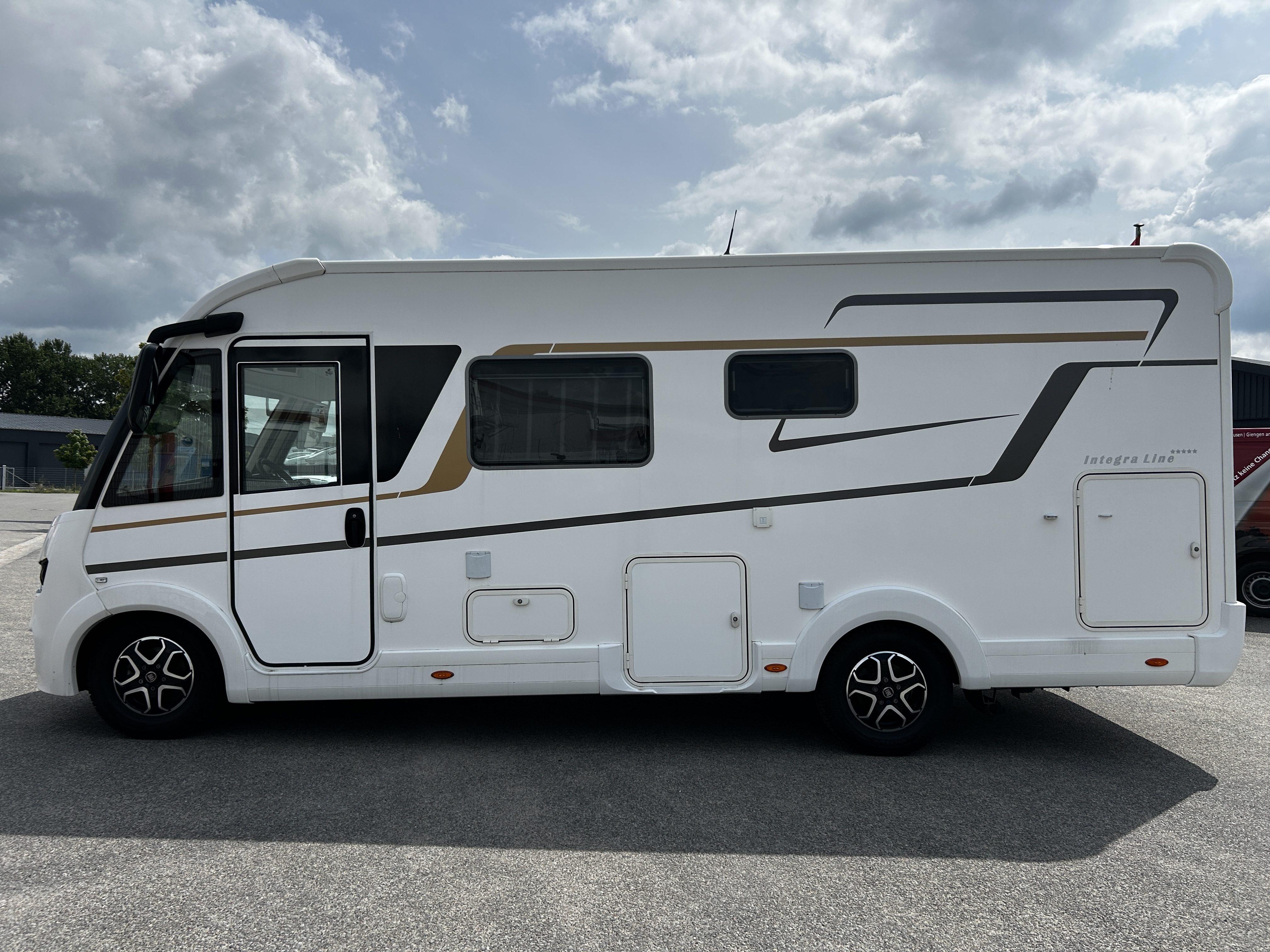 Thumbnail 6 - Eura Mobil Integra Line 695 LF Backofen Stützen Navi Kamera