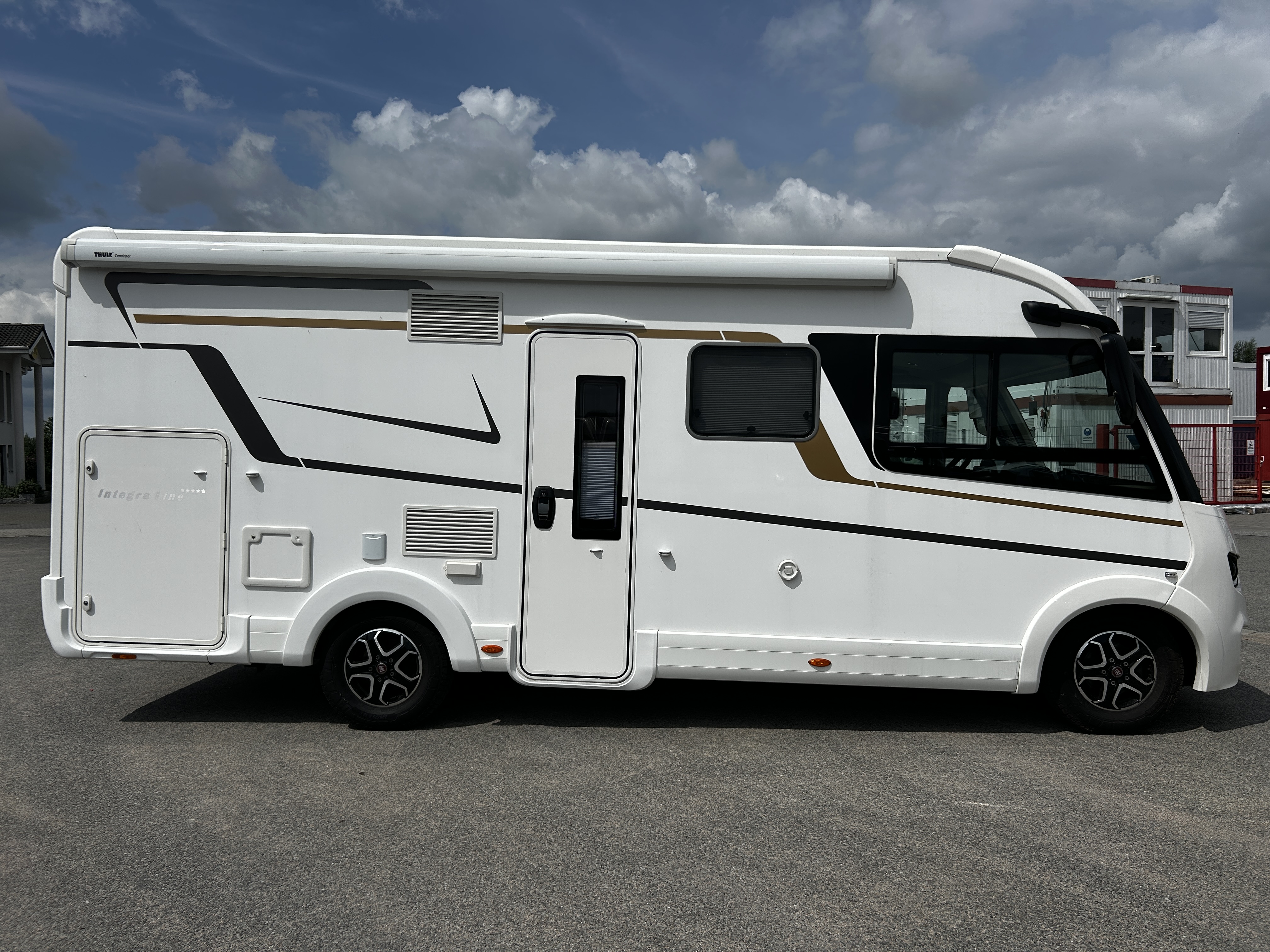 Thumbnail 2 - Eura Mobil Integra Line 695 LF Backofen Stützen Navi Kamera