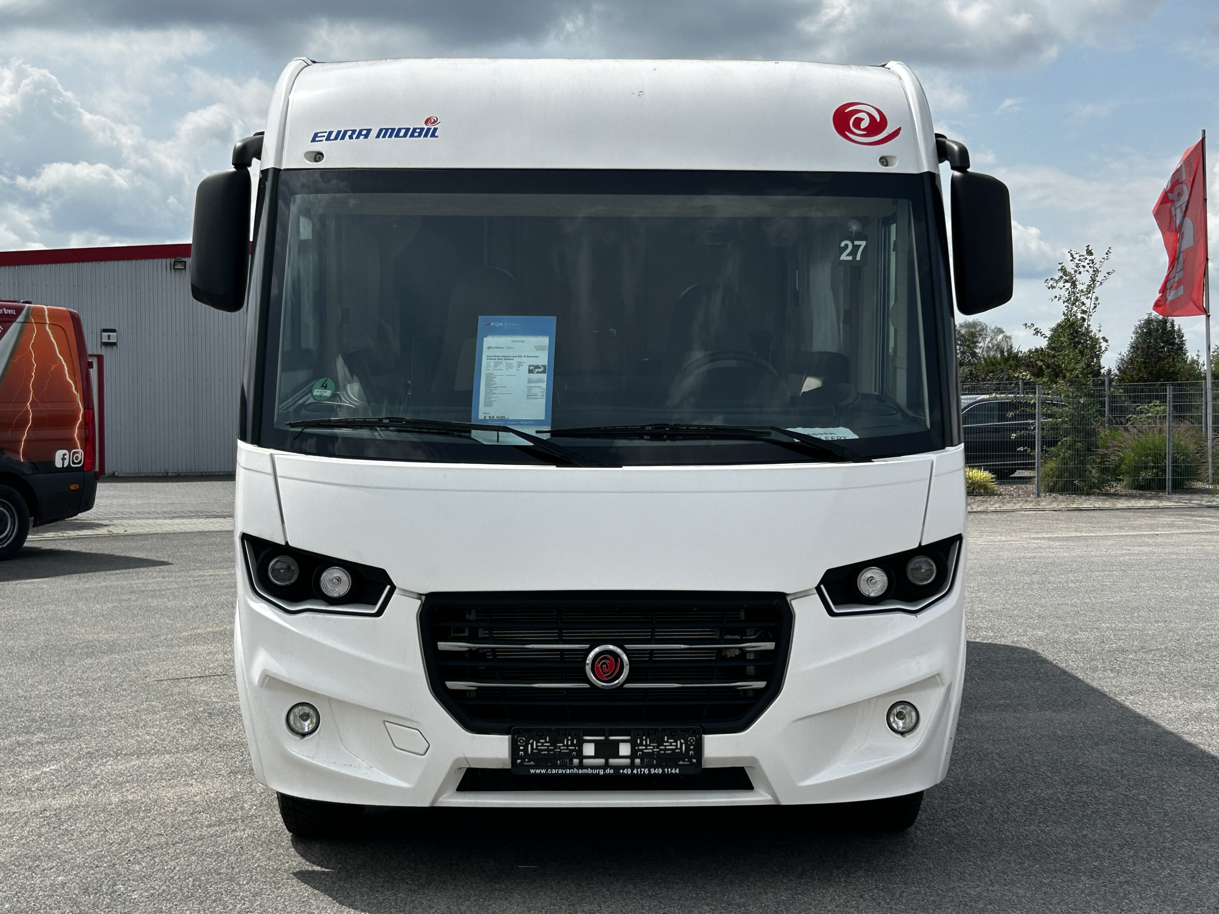 Thumbnail 8 - Eura Mobil Integra Line 695 LF Backofen Stützen Navi Kamera
