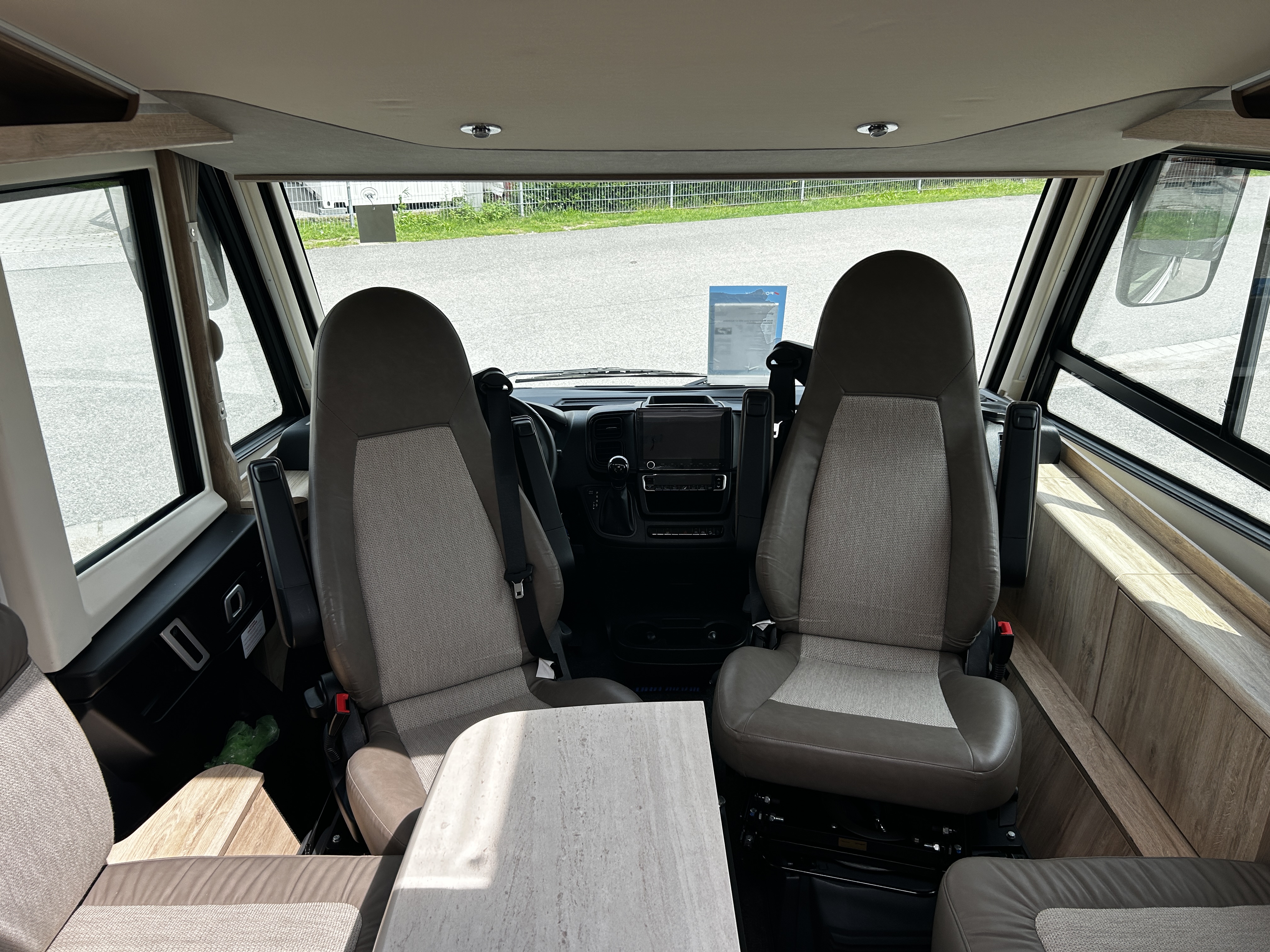Thumbnail 13 - Eura Mobil Integra Line 695 LF Backofen Stützen Navi Kamera