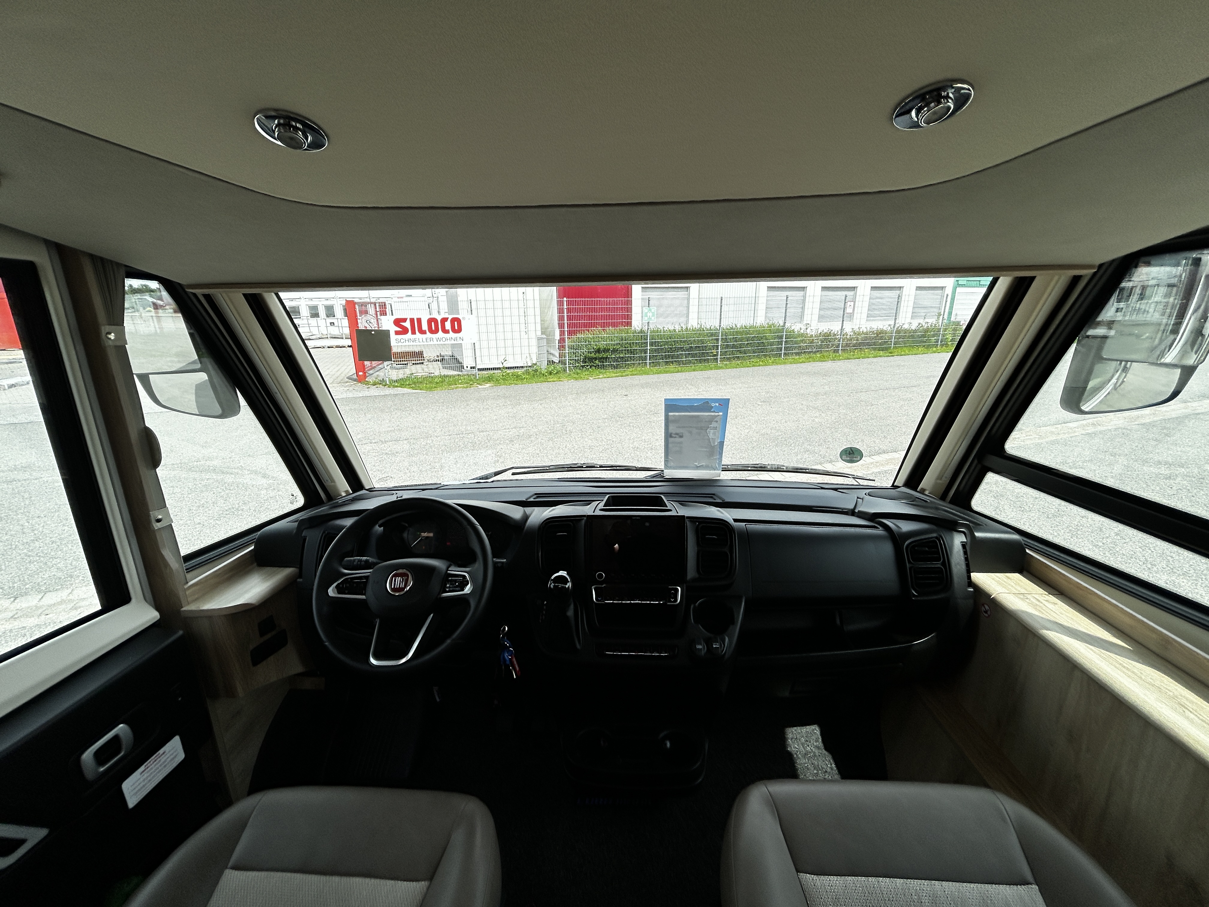 Thumbnail 17 - Eura Mobil Integra Line 695 LF Backofen Stützen Navi Kamera