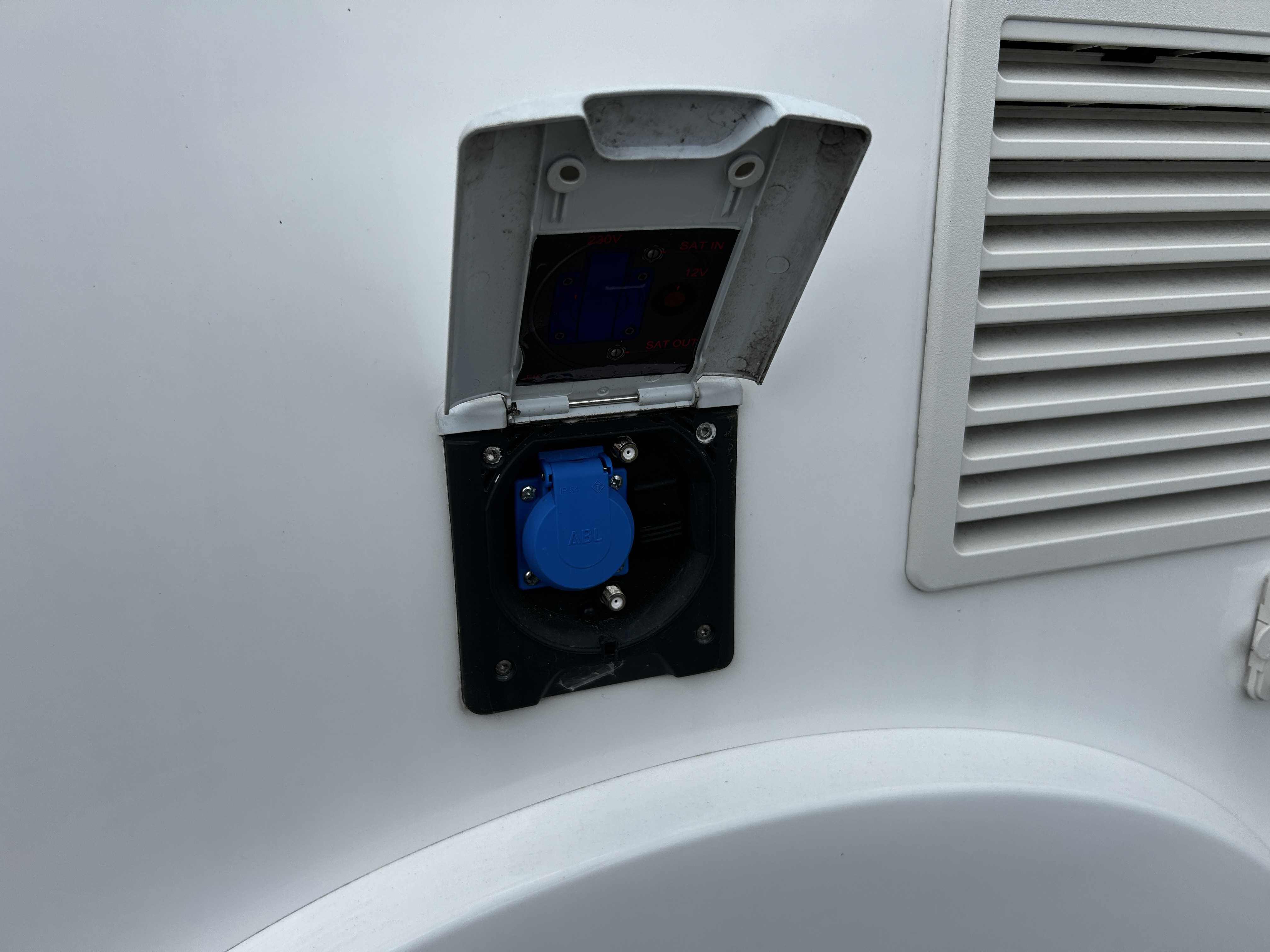 Thumbnail 51 - Eura Mobil Integra Line 695 LF Backofen Stützen Navi Kamera