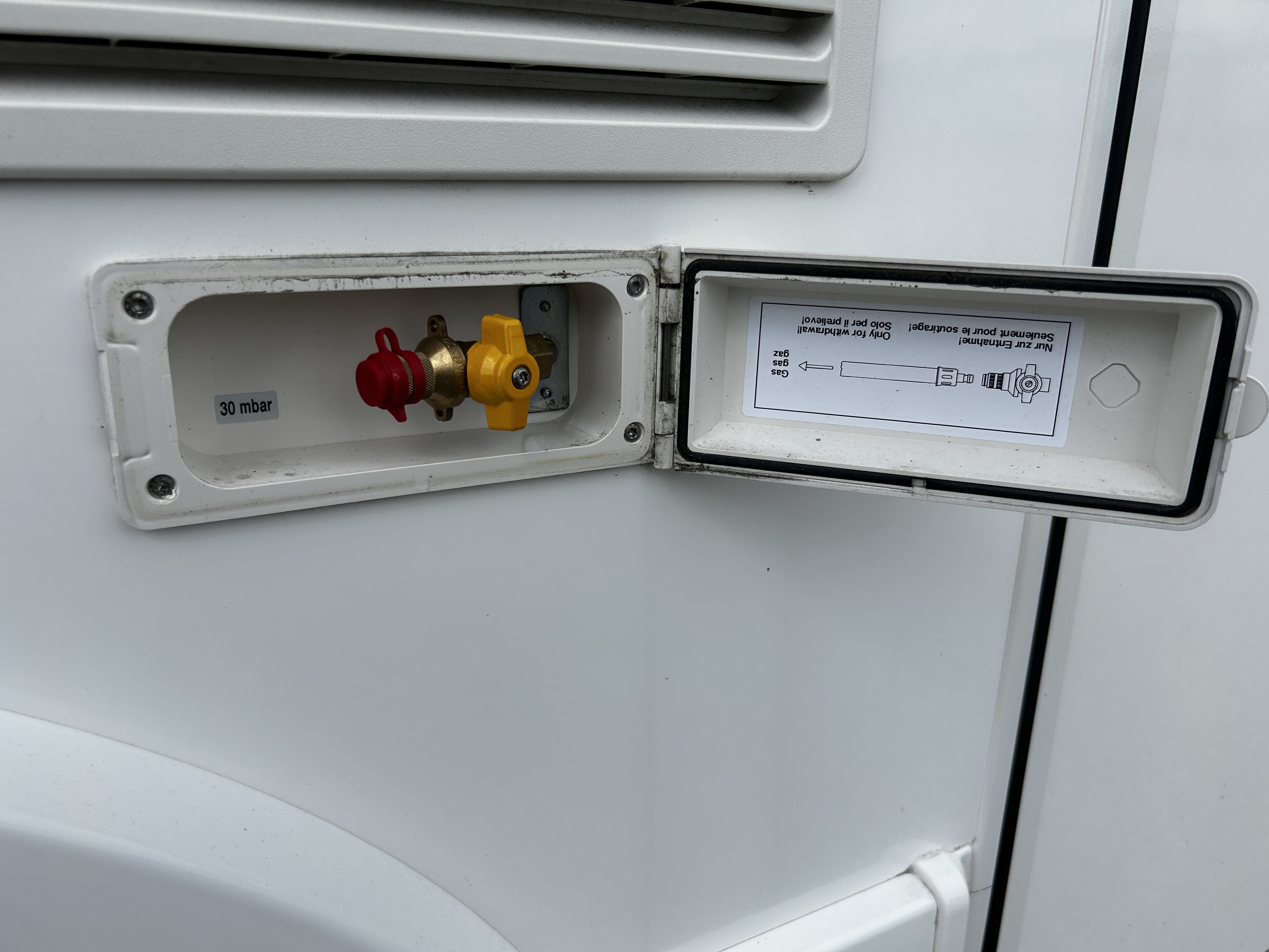 Thumbnail 52 - Eura Mobil Integra Line 695 LF Backofen Stützen Navi Kamera