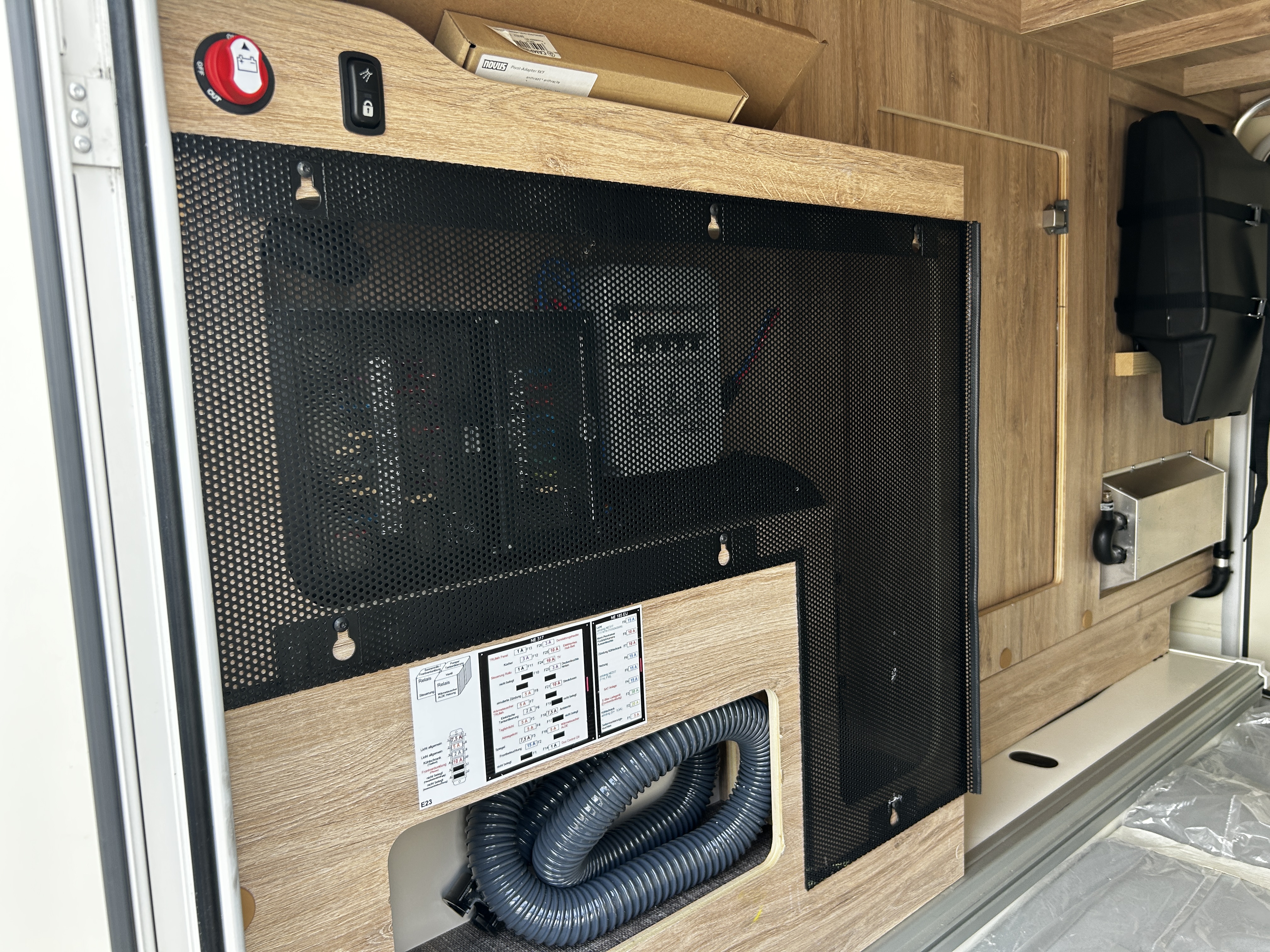 Thumbnail 56 - Eura Mobil Integra Line 695 LF Backofen Stützen Navi Kamera