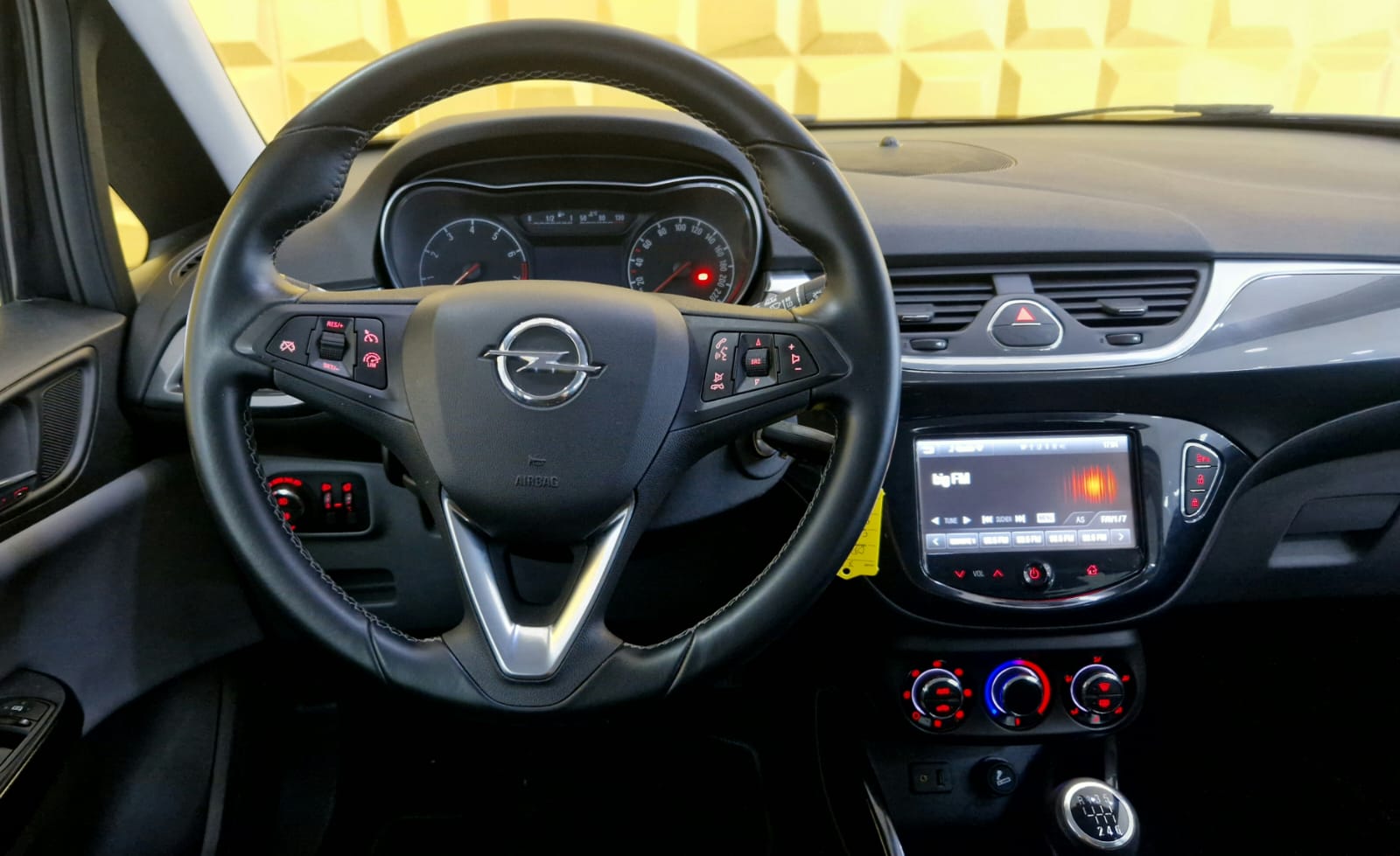 Daumennagel 27 - Opel Corsa E ACC ECOFLEX TOTWINKEL MULTIFUNKTIONSLENKRAD