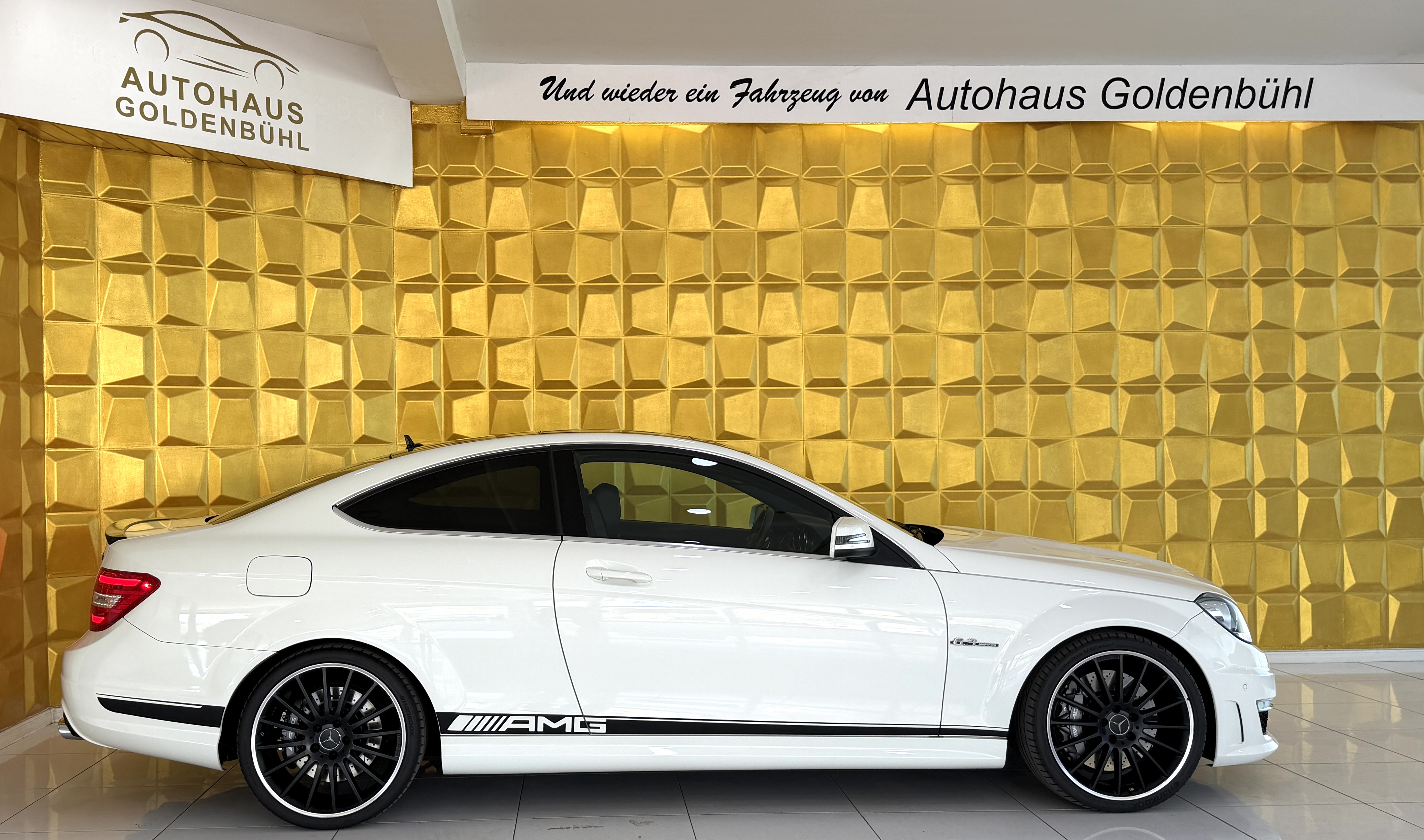 Daumennagel 4 - Mercedes-Benz C 63 AMG PANO SHZ TEMPOMAT TOT WINKEL