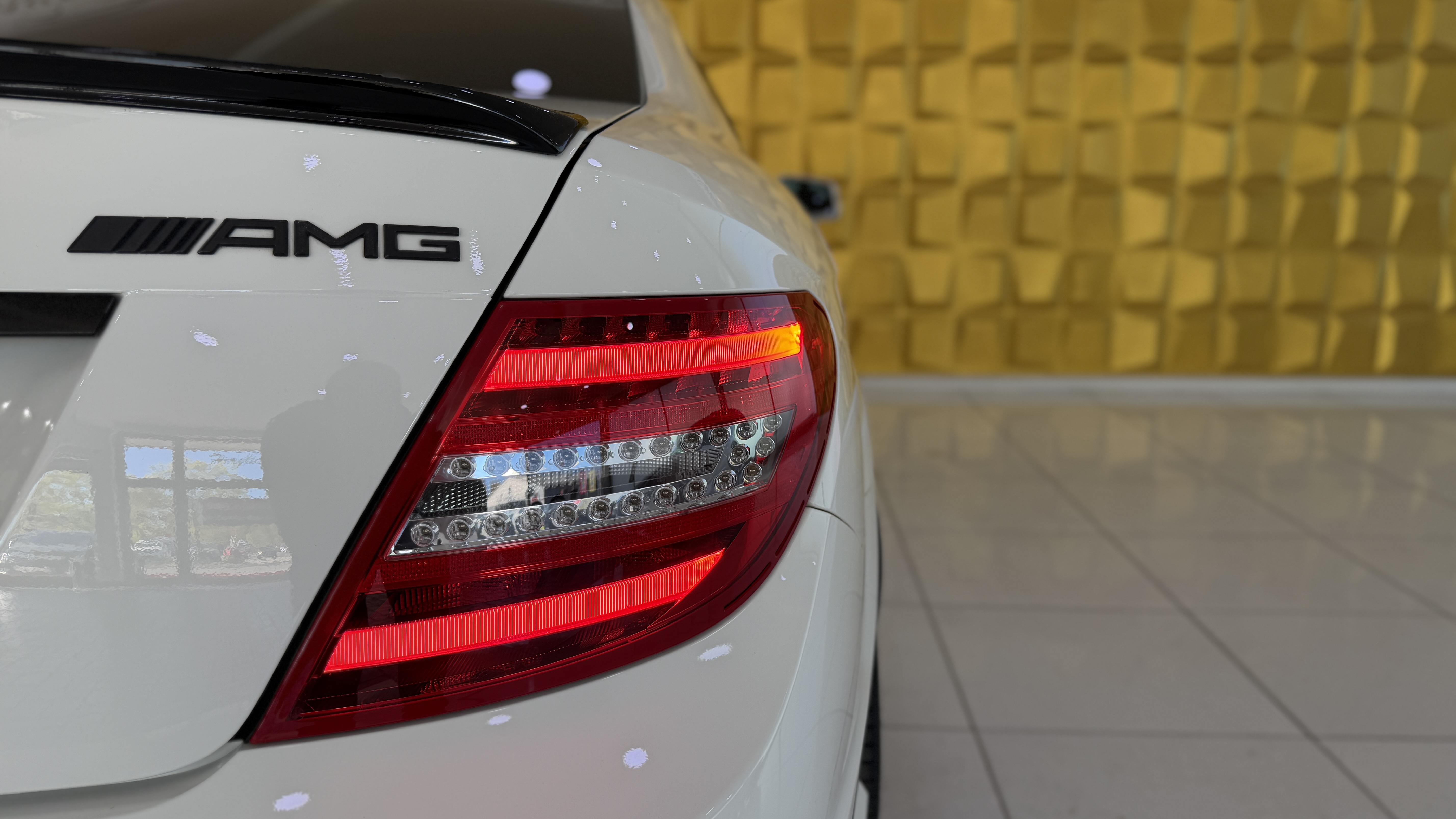 Daumennagel 8 - Mercedes-Benz C 63 AMG PANO SHZ TEMPOMAT TOT WINKEL
