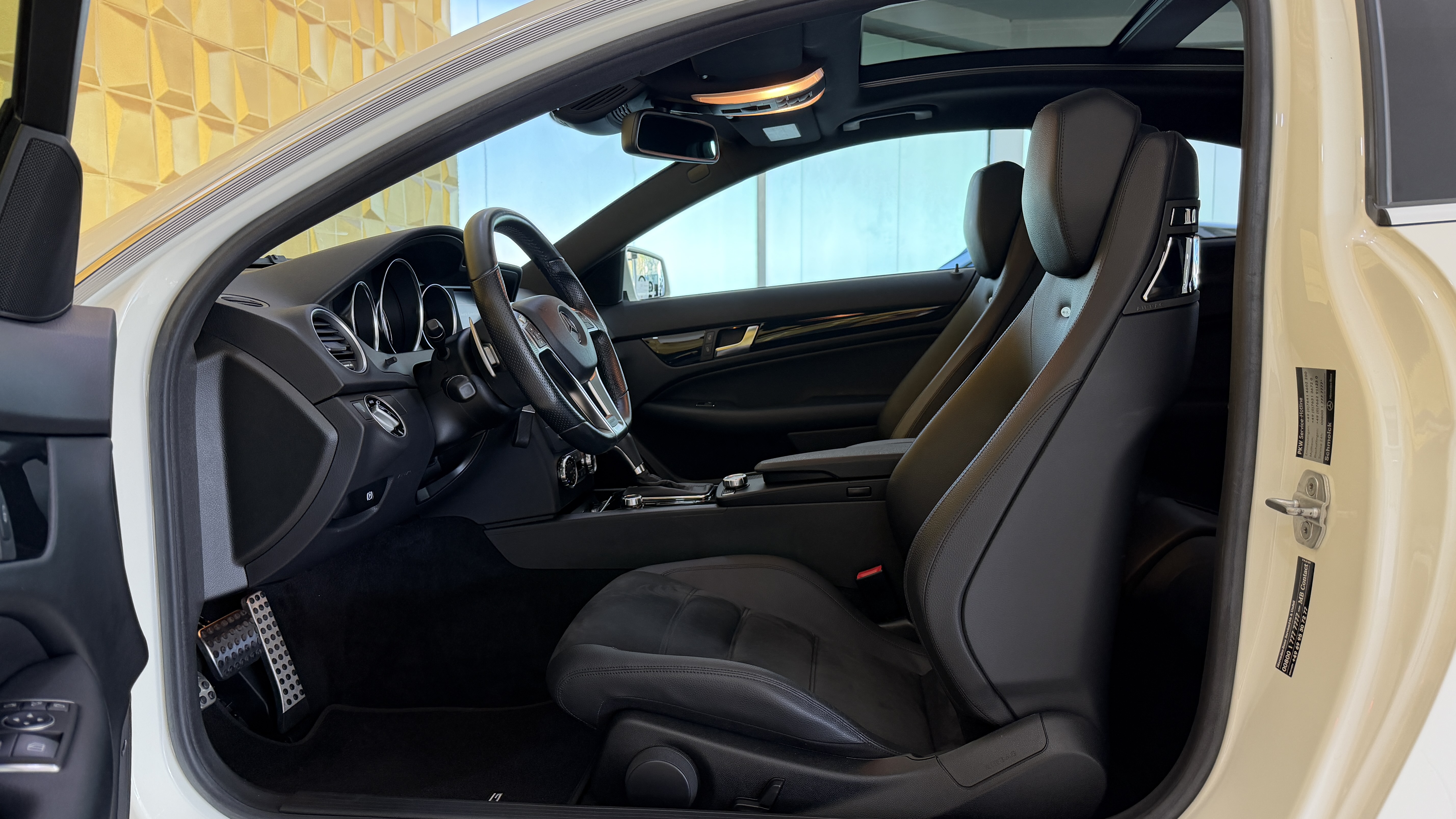 Daumennagel 13 - Mercedes-Benz C 63 AMG PANO SHZ TEMPOMAT TOT WINKEL