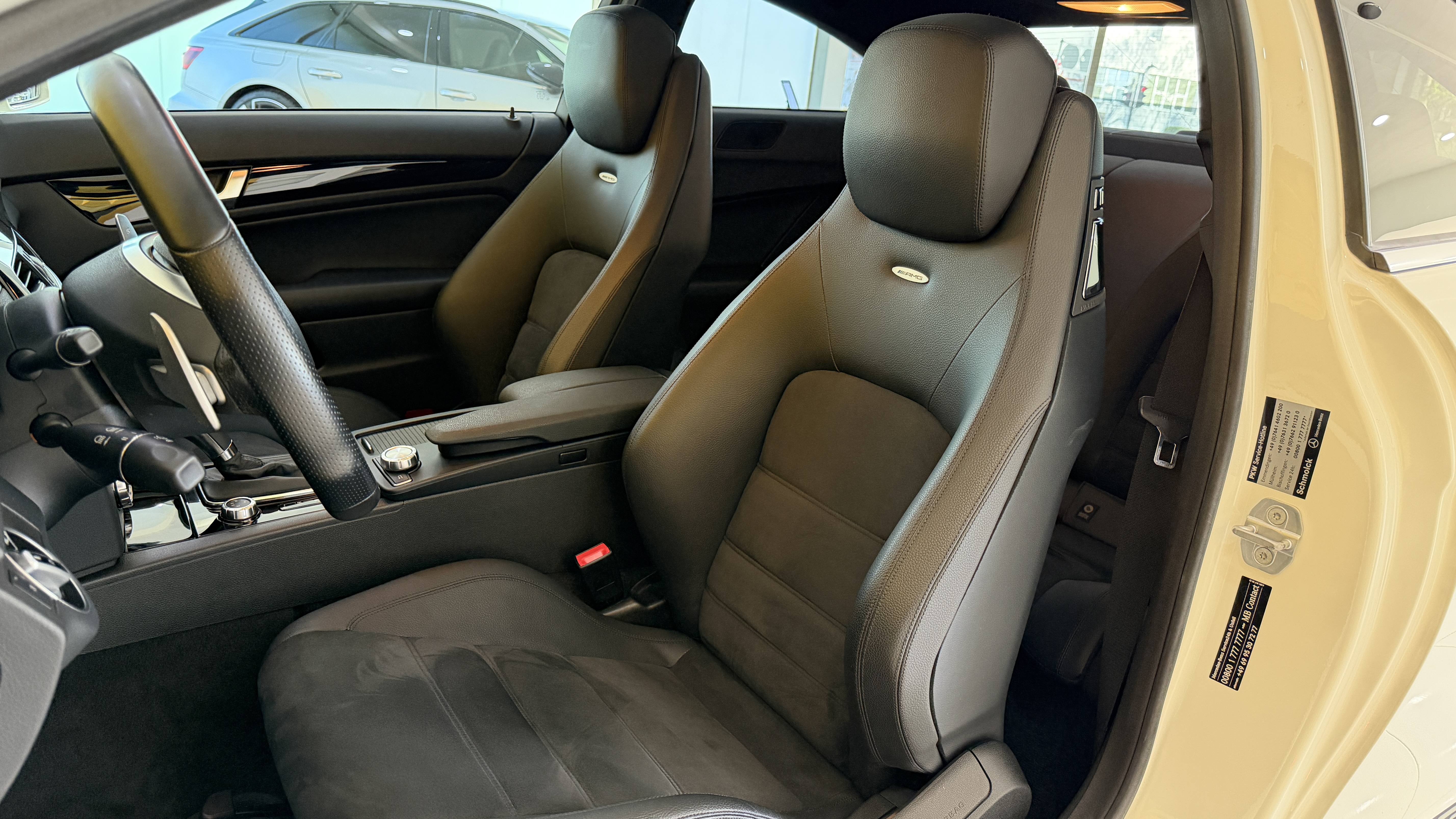 Daumennagel 14 - Mercedes-Benz C 63 AMG PANO SHZ TEMPOMAT TOT WINKEL