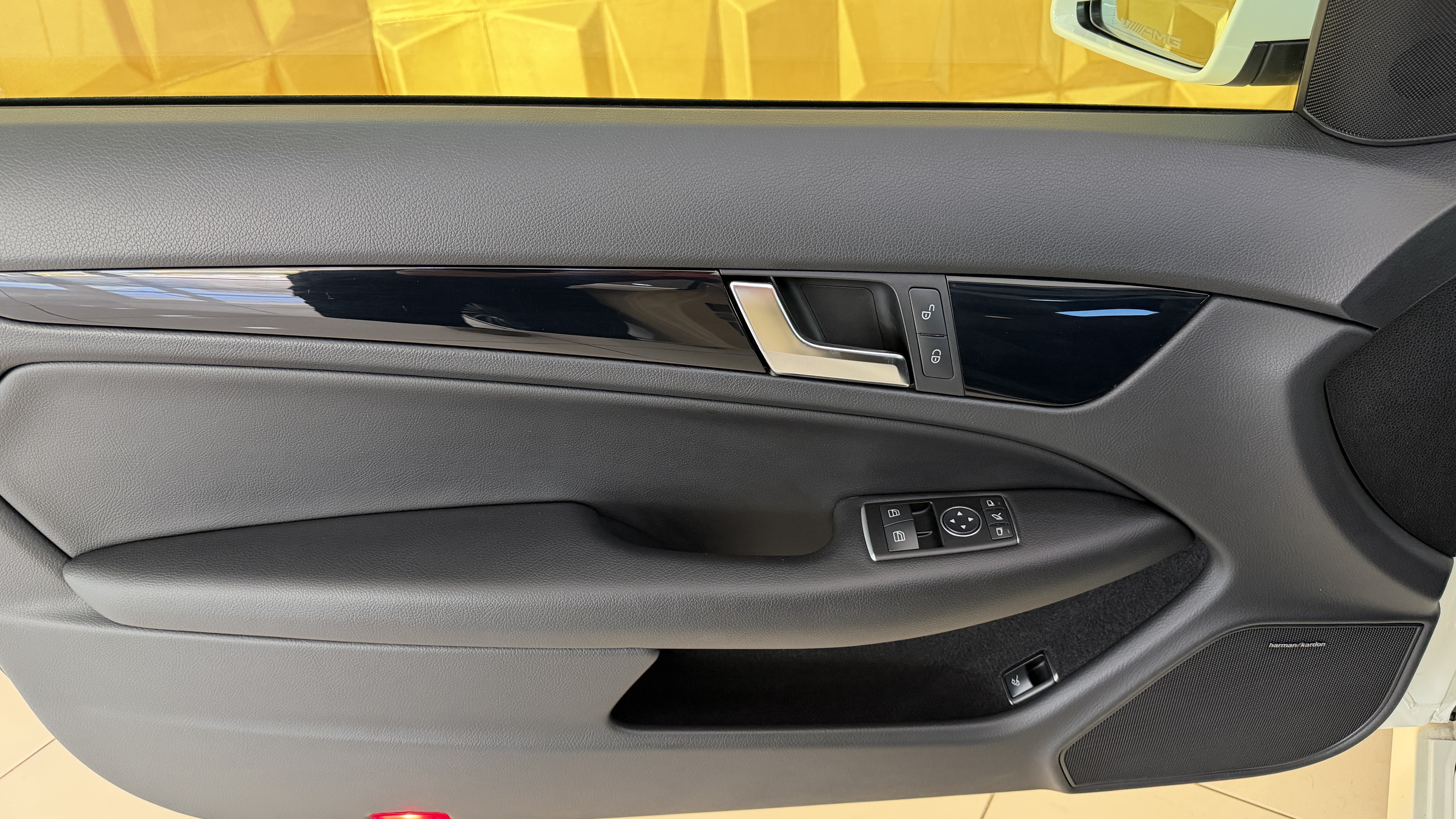 Daumennagel 15 - Mercedes-Benz C 63 AMG PANO SHZ TEMPOMAT TOT WINKEL