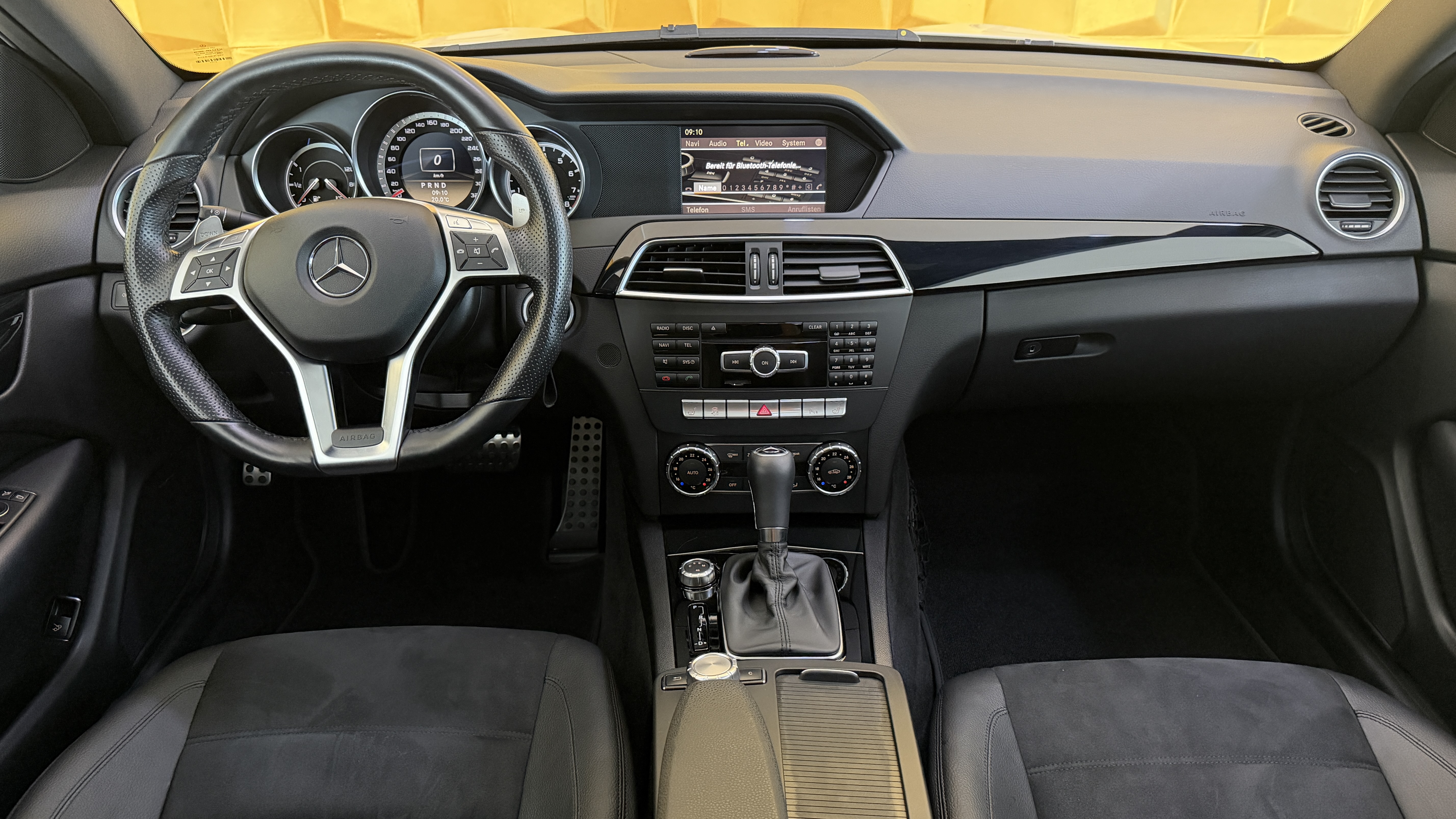 Daumennagel 25 - Mercedes-Benz C 63 AMG PANO SHZ TEMPOMAT TOT WINKEL