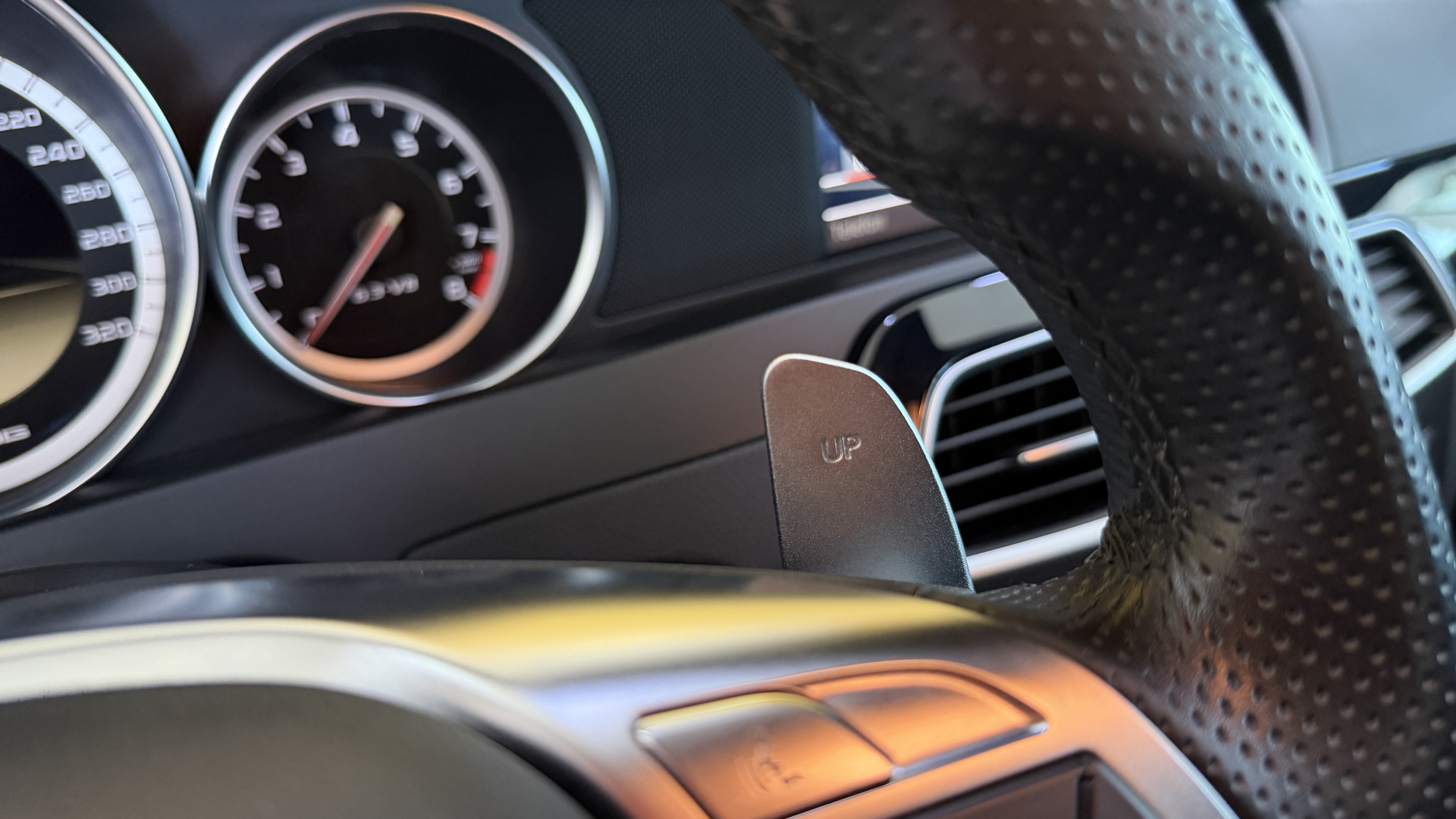 Daumennagel 30 - Mercedes-Benz C 63 AMG PANO SHZ TEMPOMAT TOT WINKEL