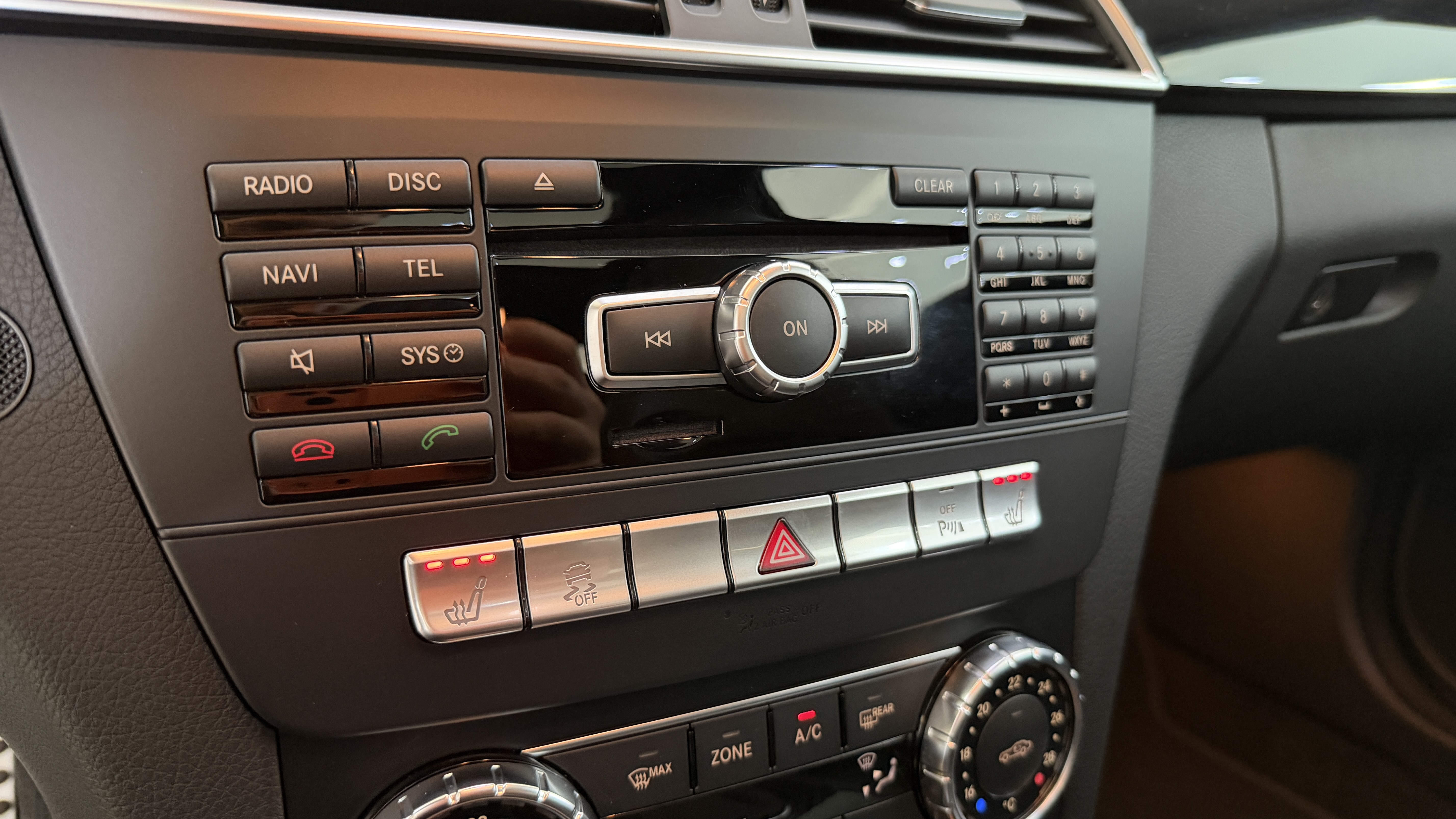 Daumennagel 34 - Mercedes-Benz C 63 AMG PANO SHZ TEMPOMAT TOT WINKEL