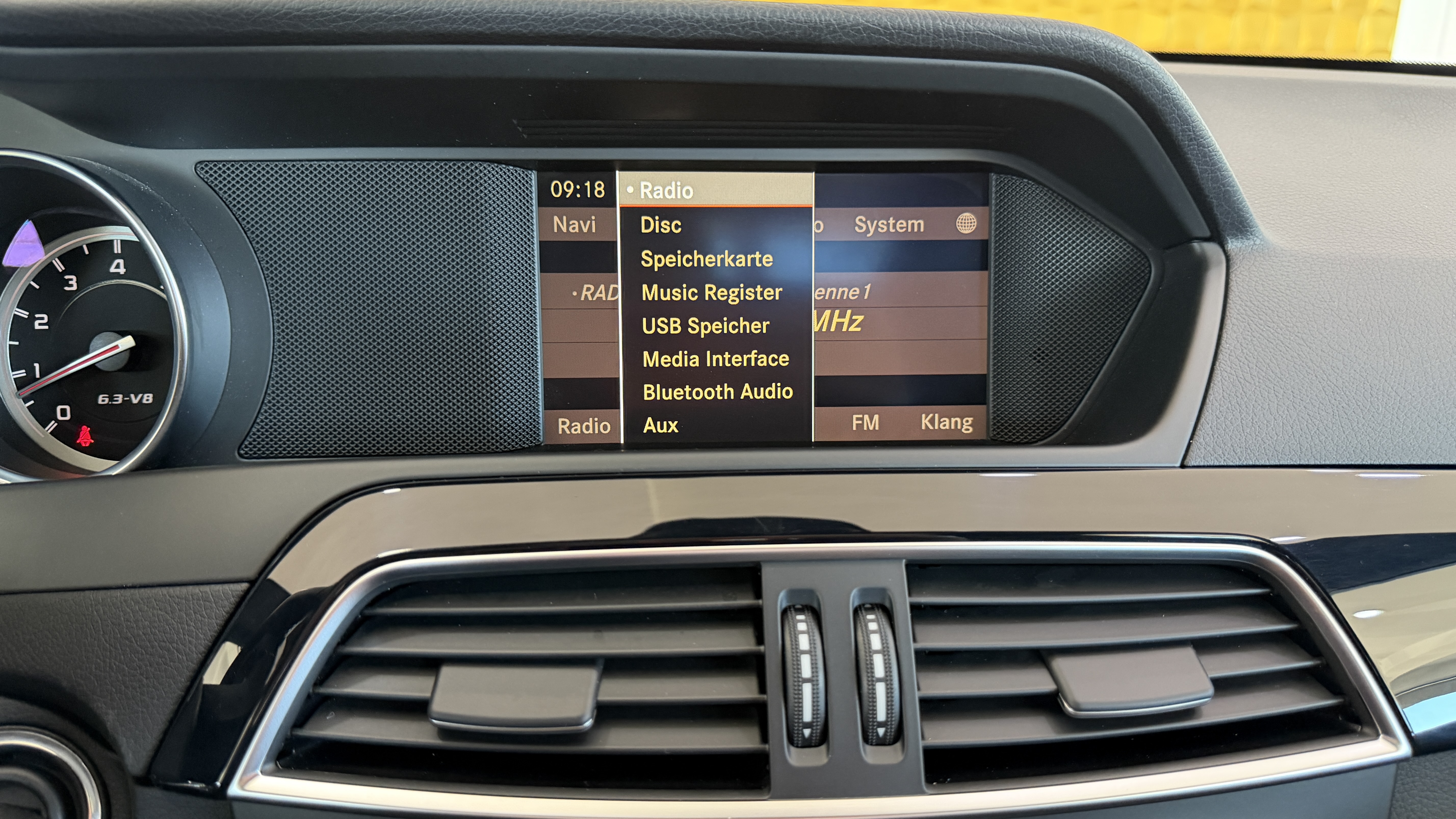 Daumennagel 39 - Mercedes-Benz C 63 AMG PANO SHZ TEMPOMAT TOT WINKEL