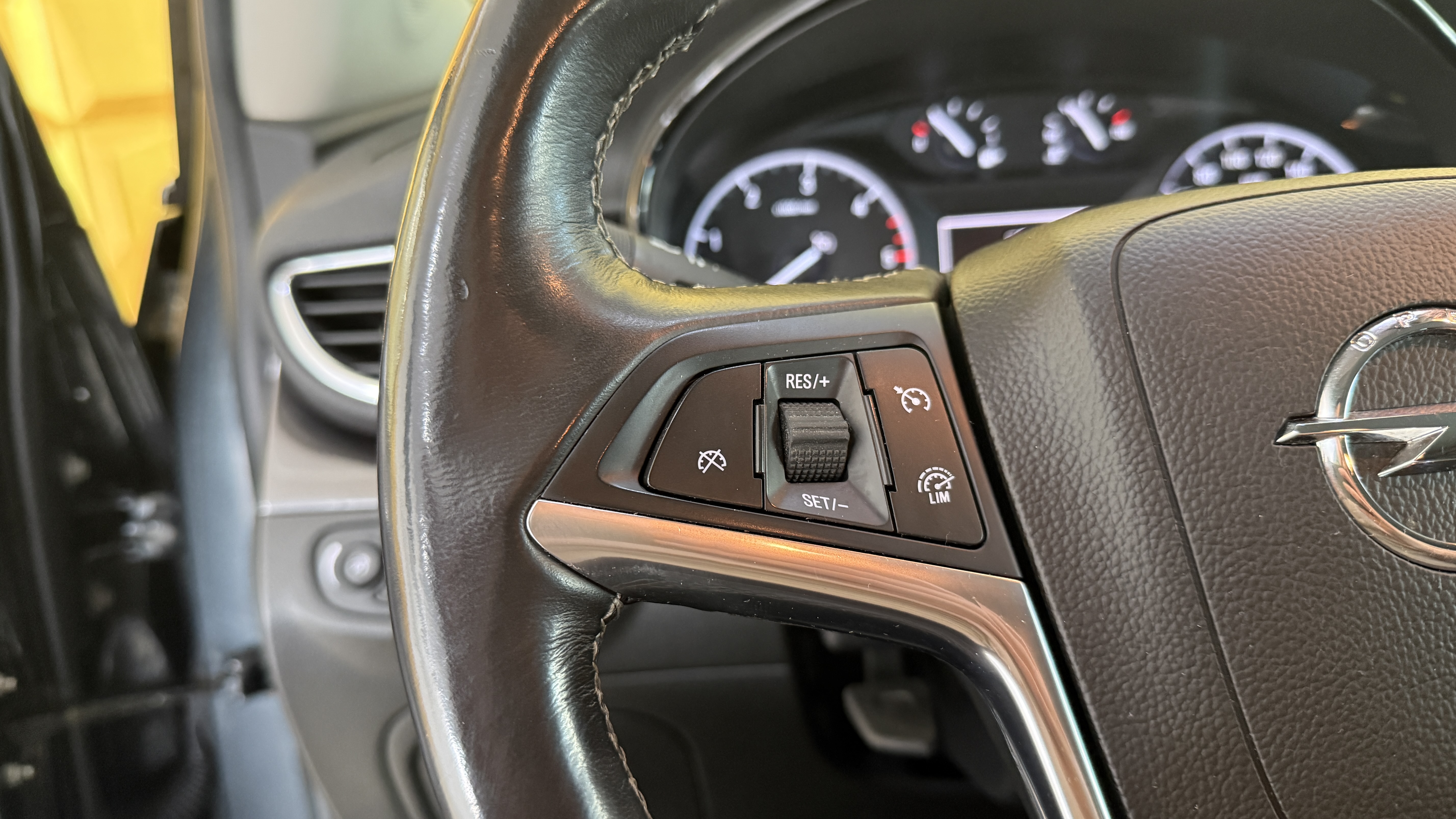 Daumennagel 22 - Opel Mokka X SHZ NAVI PDC TEMPOMAT LENKHZ LEDER SITZE