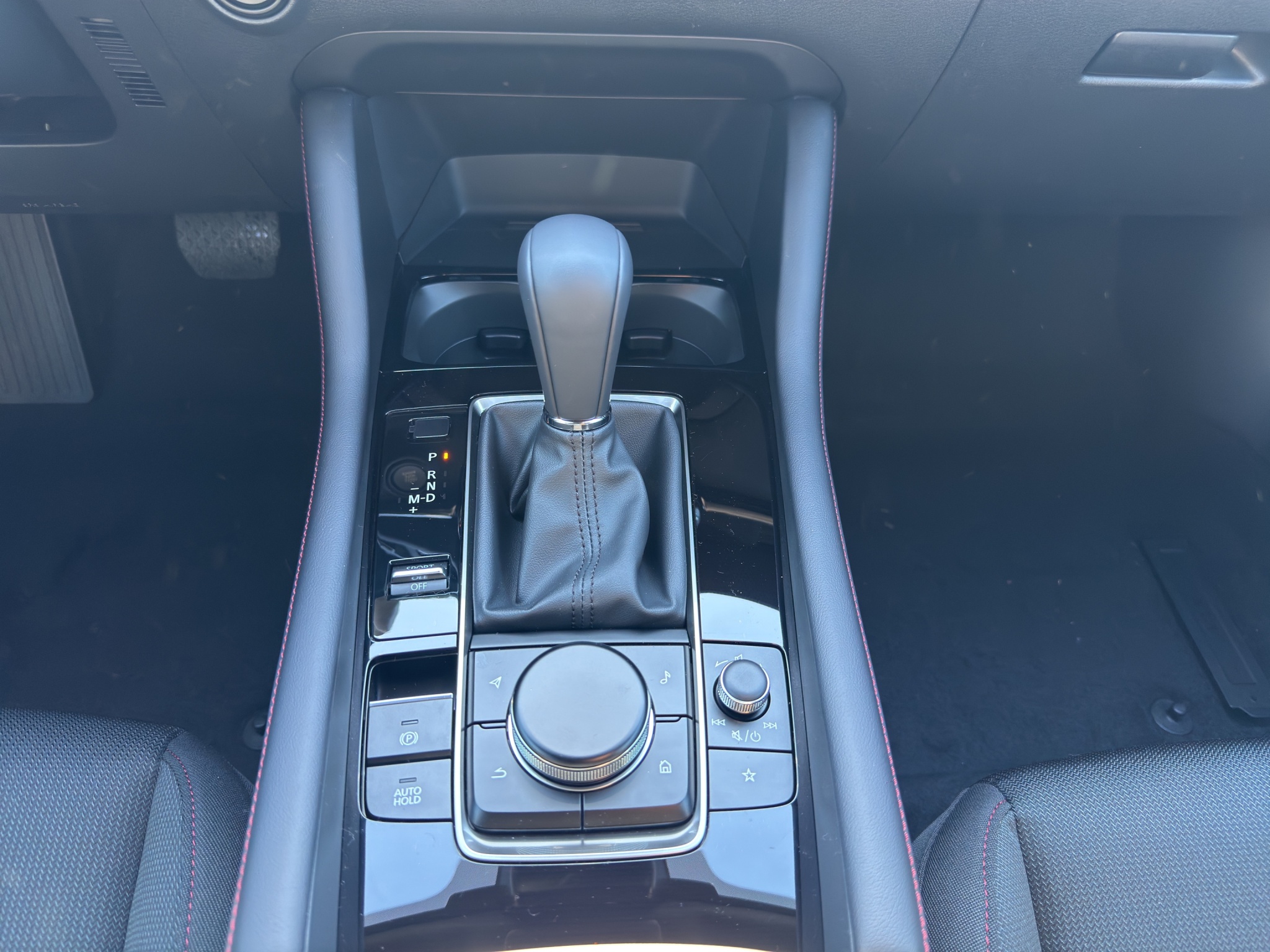 Mazda 3 2.5L G 140PS 6AG Homura - bilder 4