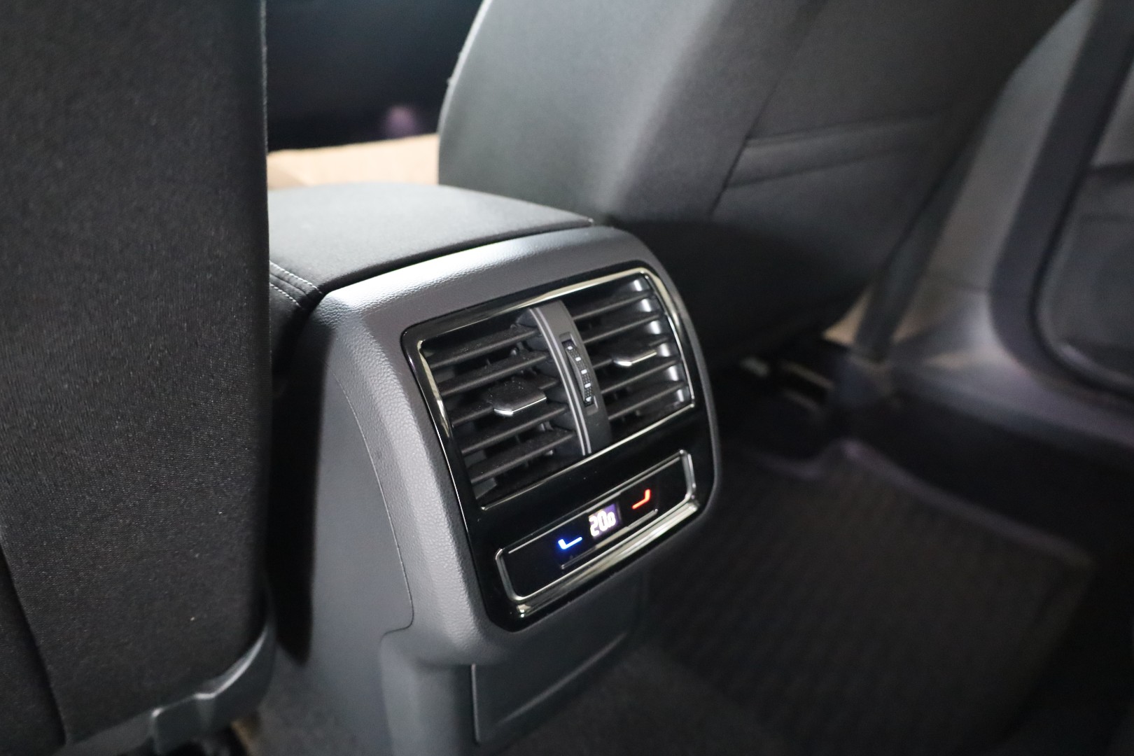 Daumennagel 38 - Volkswagen Passat Variant 1.5 TSI *AHK/CAR-PALY/KAMERA