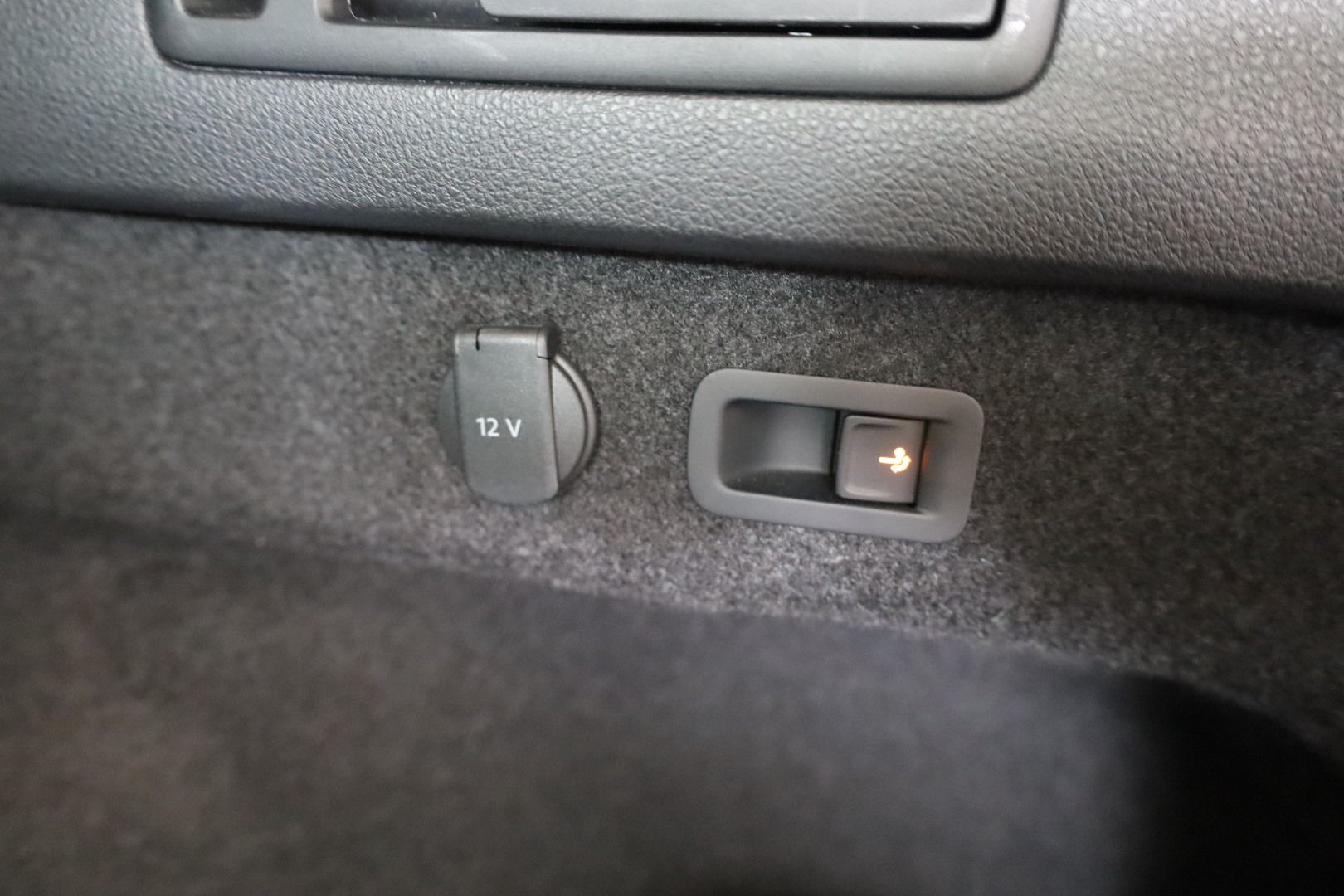 Daumennagel 42 - Volkswagen Passat Variant 1.5 TSI *AHK/CAR-PALY/KAMERA