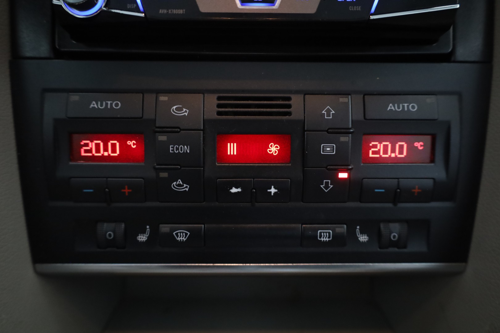 Thumbnail 25 - Audi A4 2.0 TÜV