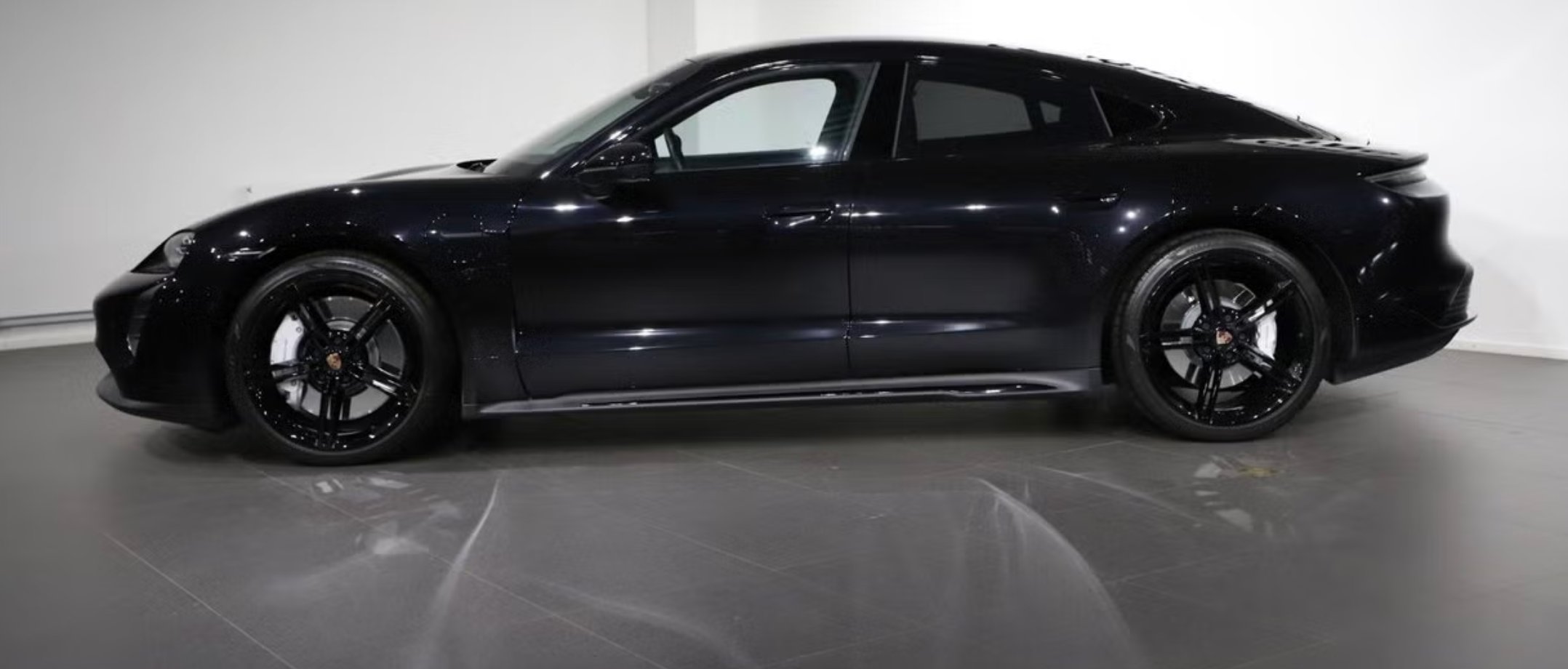 Daumennagel 2 - Porsche Taycan Cross Turismo 360°PANO