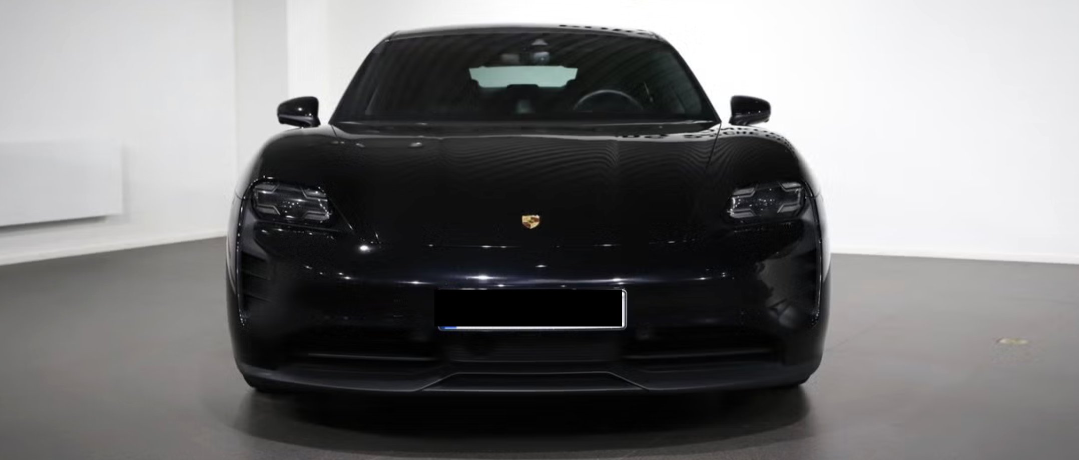 Daumennagel 9 - Porsche Taycan Cross Turismo 360°PANO