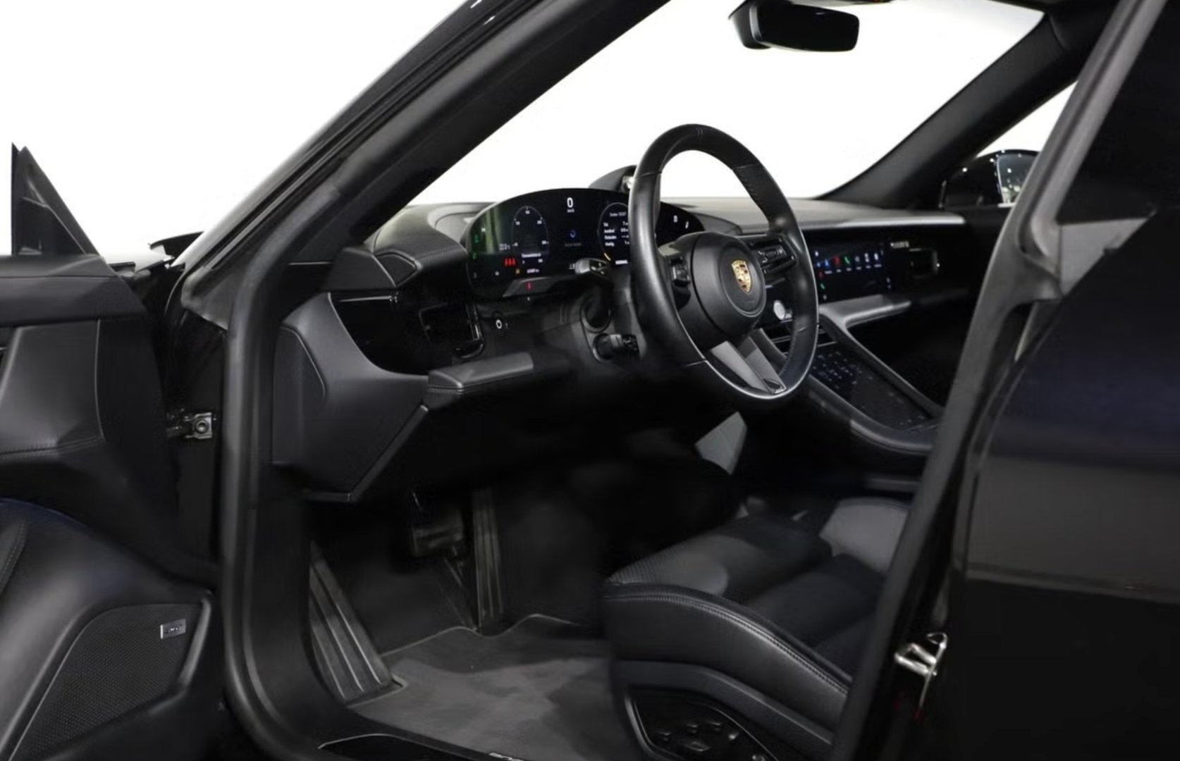 Daumennagel 12 - Porsche Taycan Cross Turismo 360°PANO