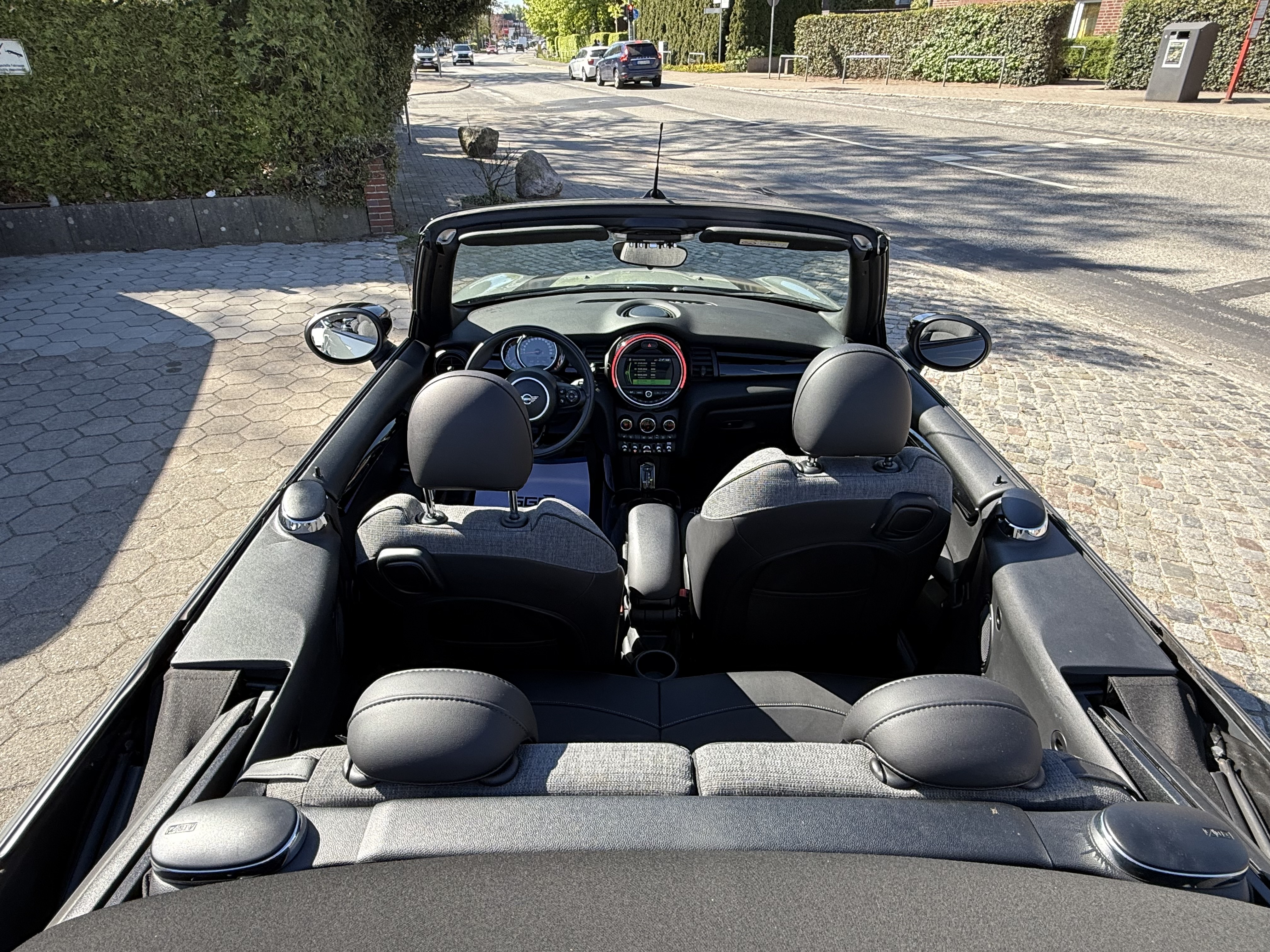 Daumennagel 21 - MINI Cooper Cabrio 1,5 Chili Automatik LED Navi PDC SHZ Klima