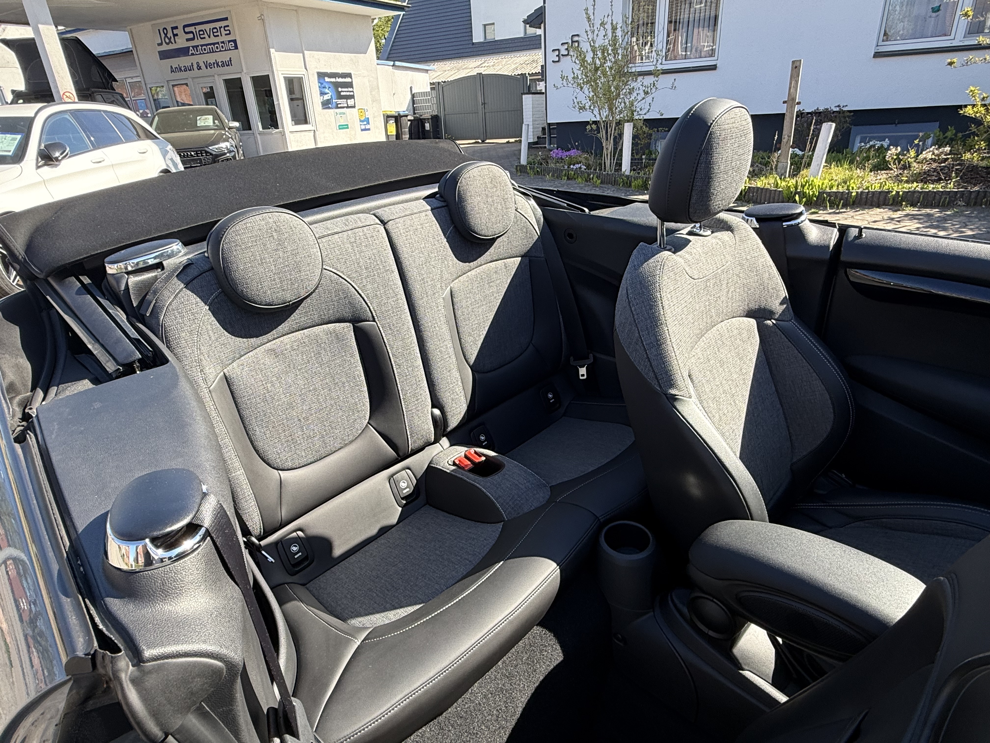 Daumennagel 22 - MINI Cooper Cabrio 1,5 Chili Automatik LED Navi PDC SHZ Klima