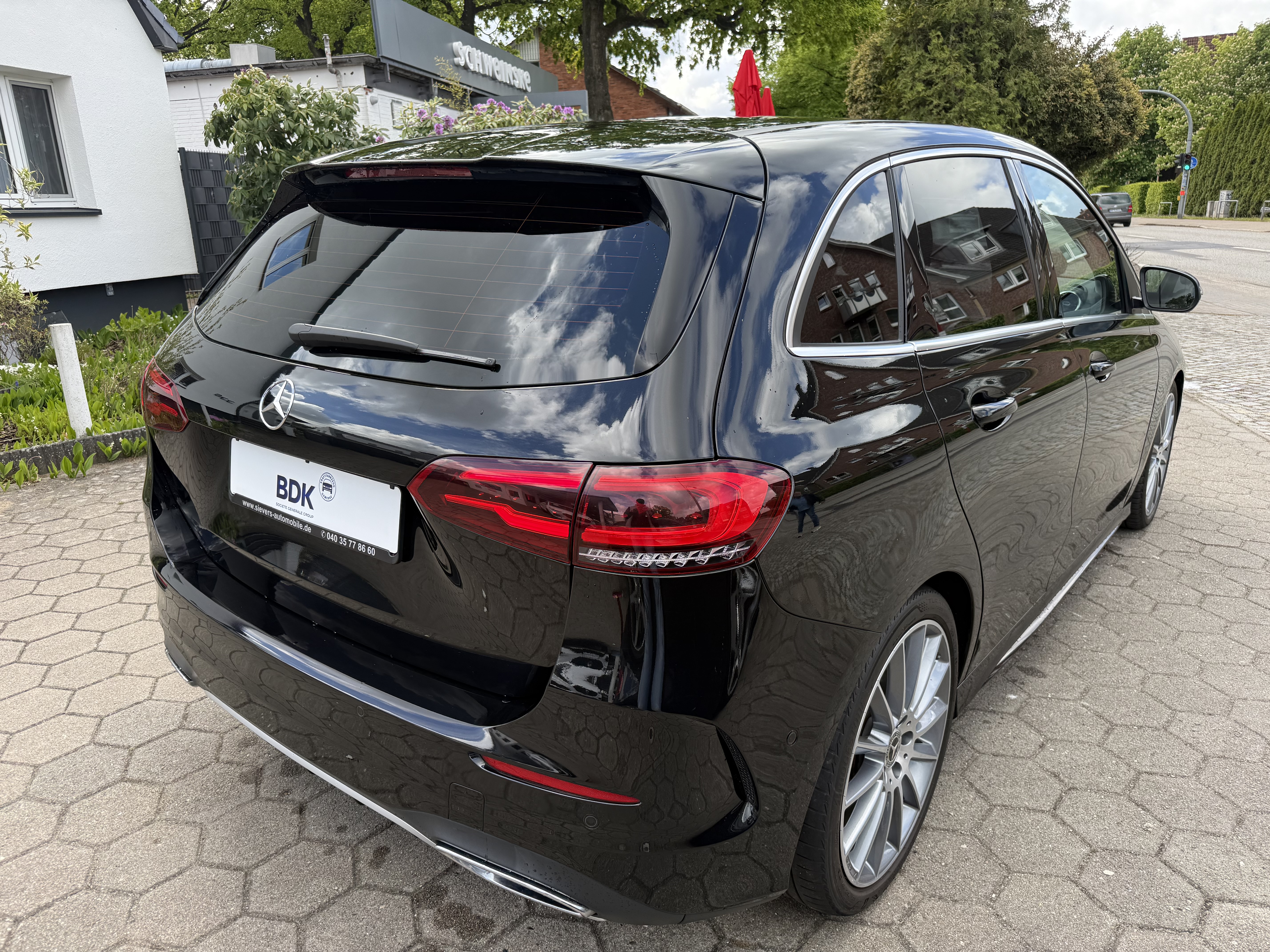 Daumennagel 5 - Mercedes-Benz B 250 4Matic AMG 7G-Tronic Leder LED Memory Kamera SHZ Navi Klima