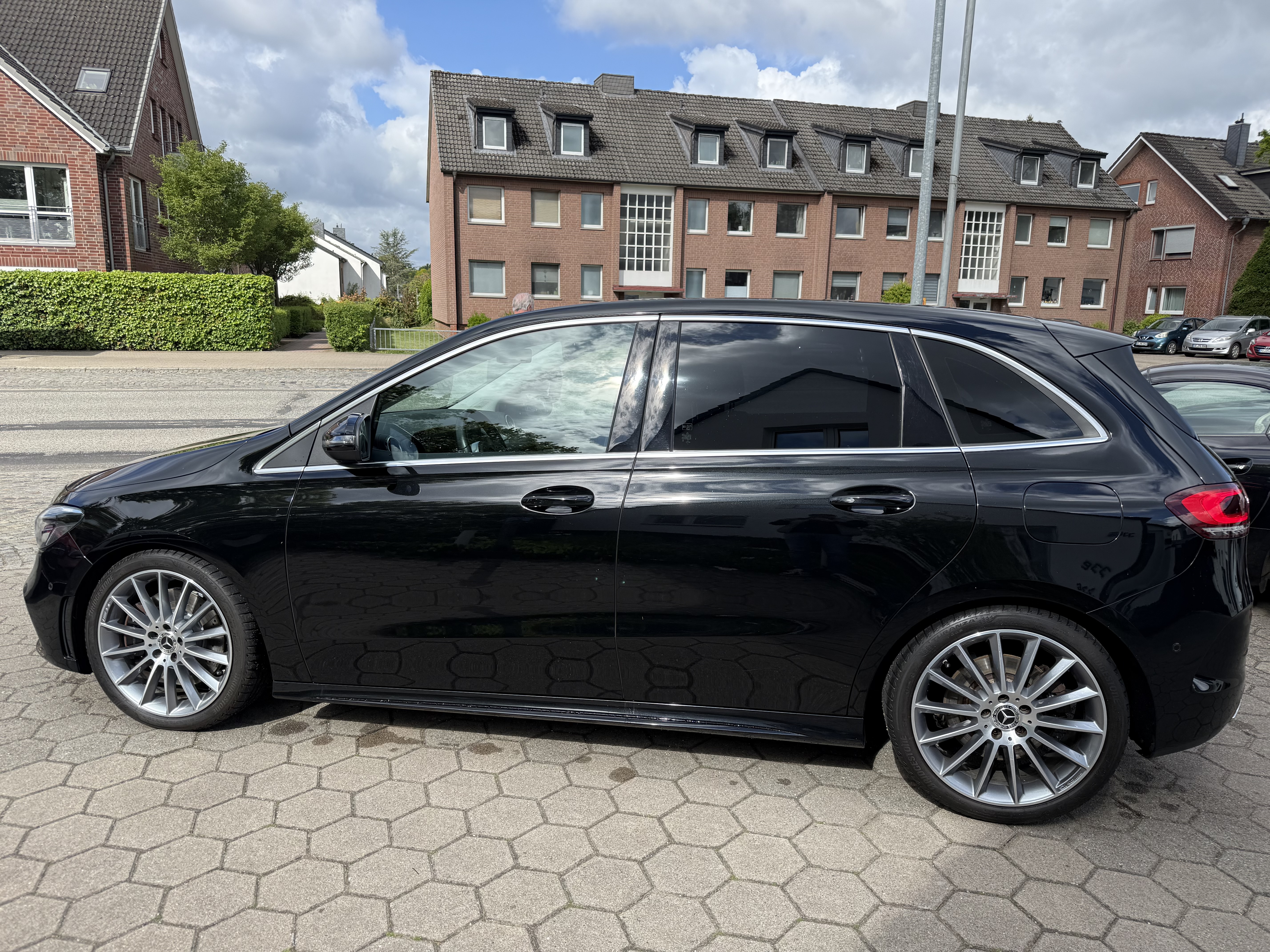 Daumennagel 8 - Mercedes-Benz B 250 4Matic AMG 7G-Tronic Leder LED Memory Kamera SHZ Navi Klima