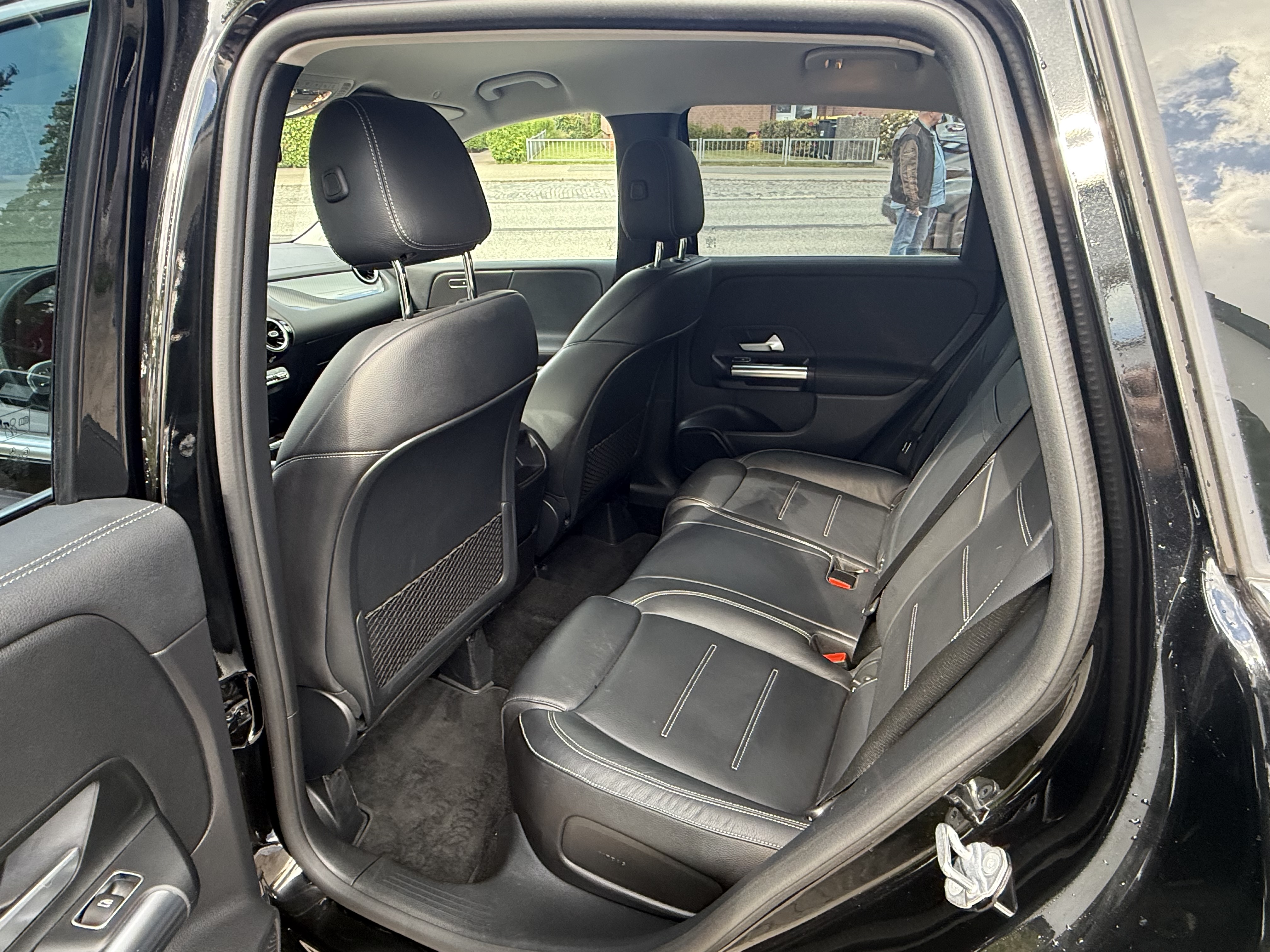 Daumennagel 15 - Mercedes-Benz B 250 4Matic AMG 7G-Tronic Leder LED Memory Kamera SHZ Navi Klima