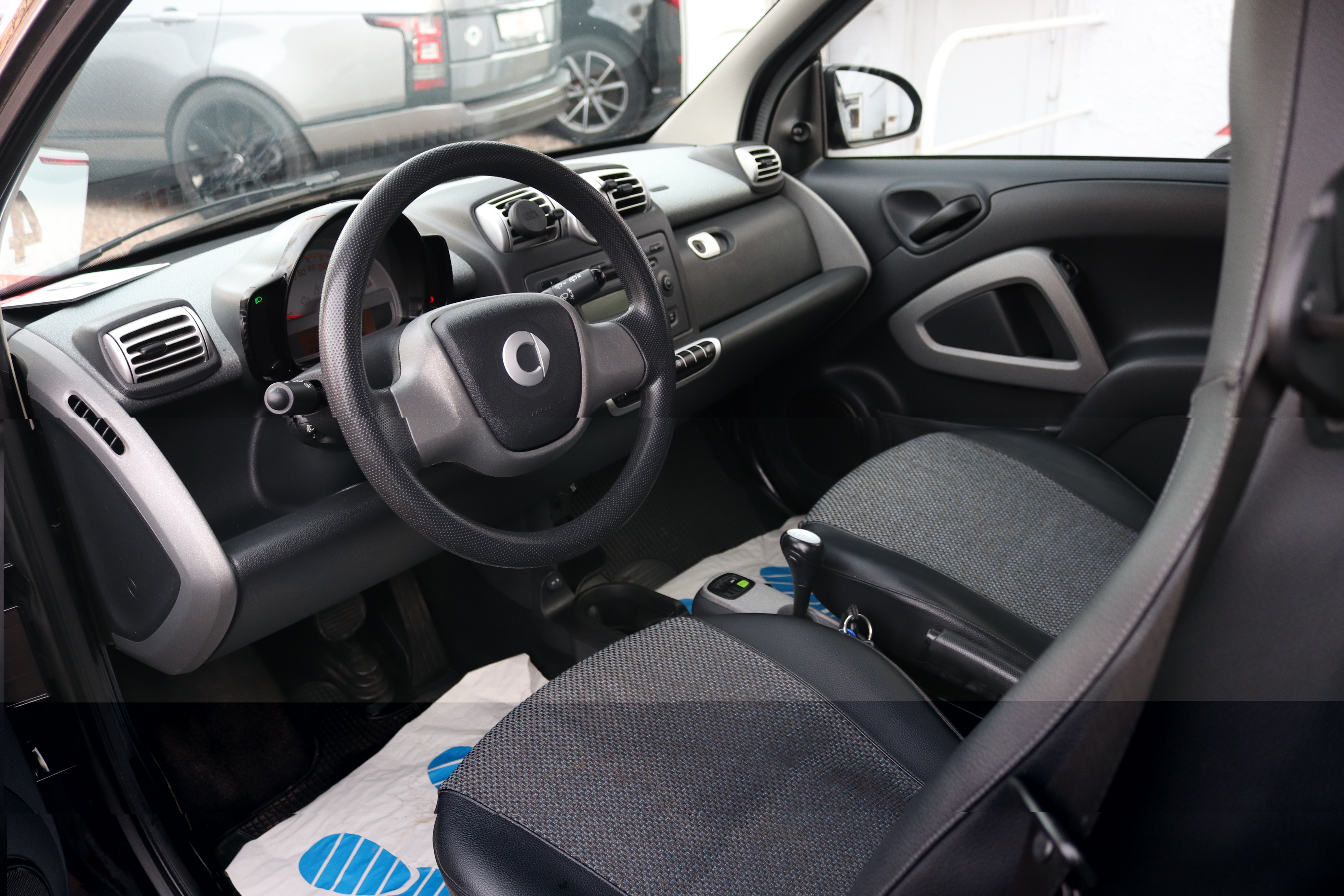 Daumennagel 2 - smart fortwo 1.0 coupe Automatik PANO KLIMA 2xSHZ 71Ps