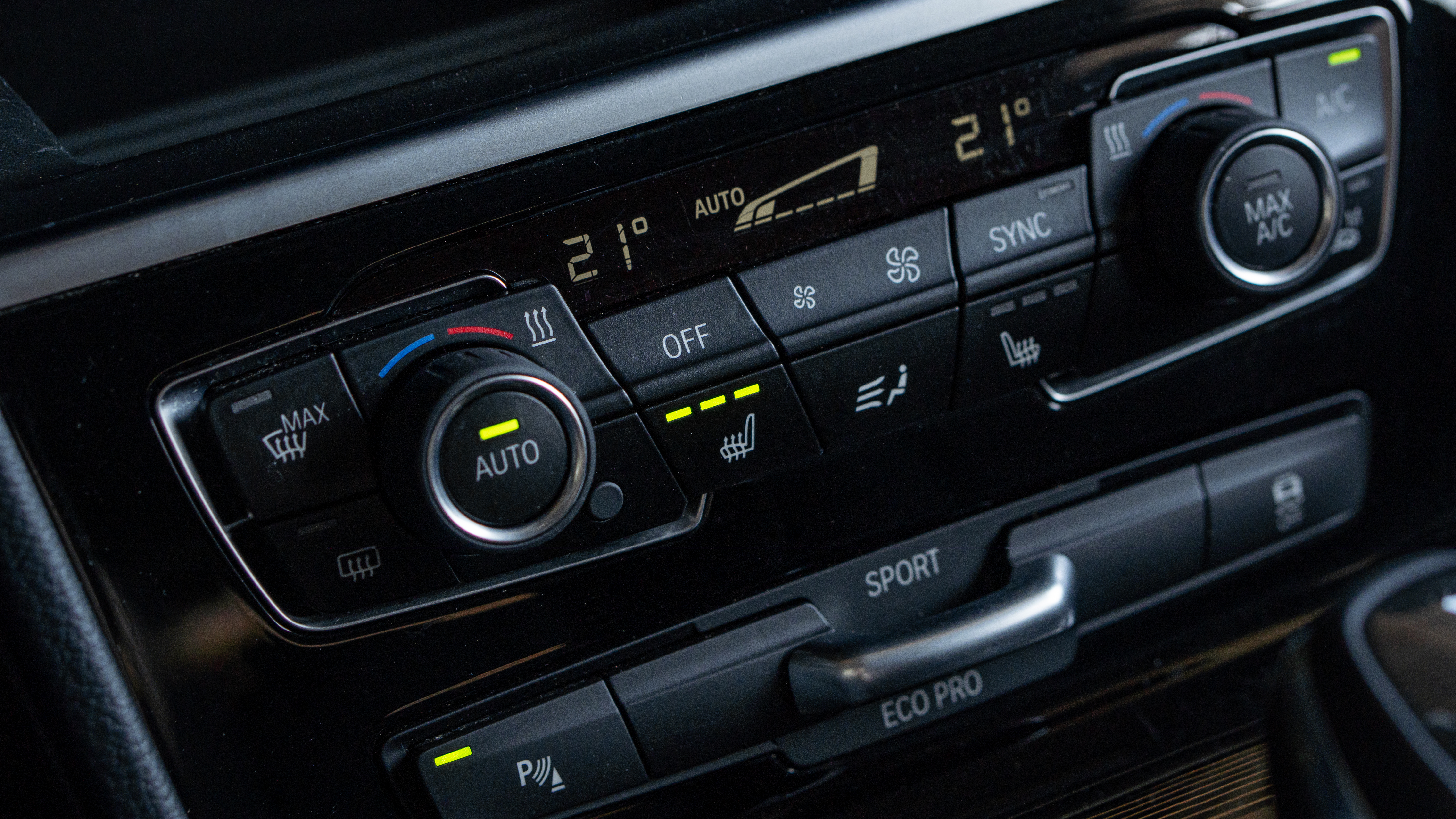 Daumennagel 13 - BMW 218 i Advantage NAVI PDC TEMP