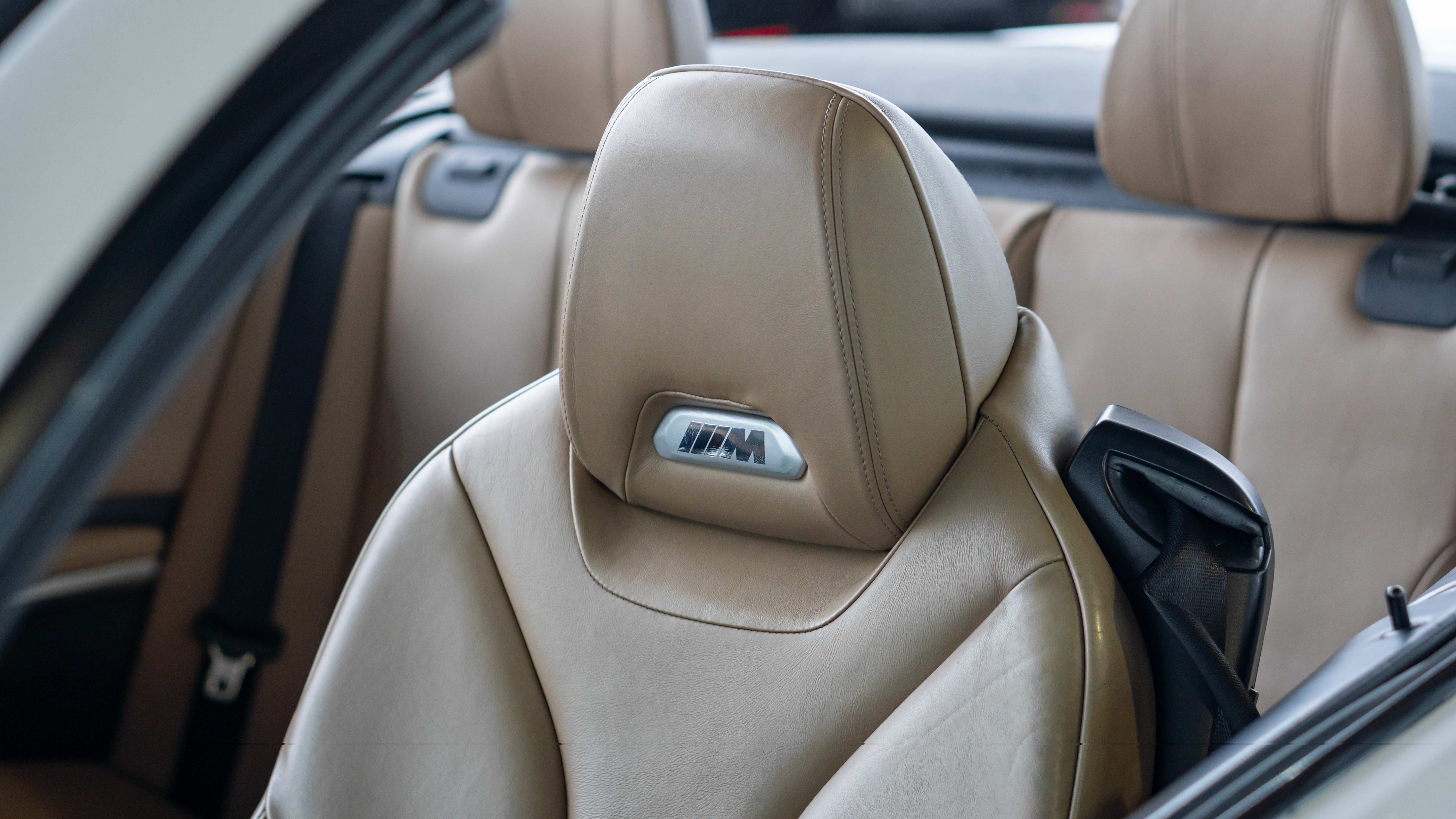 Daumennagel 18 - BMW M4 CABRIO TOT H&K NAVI SHZ